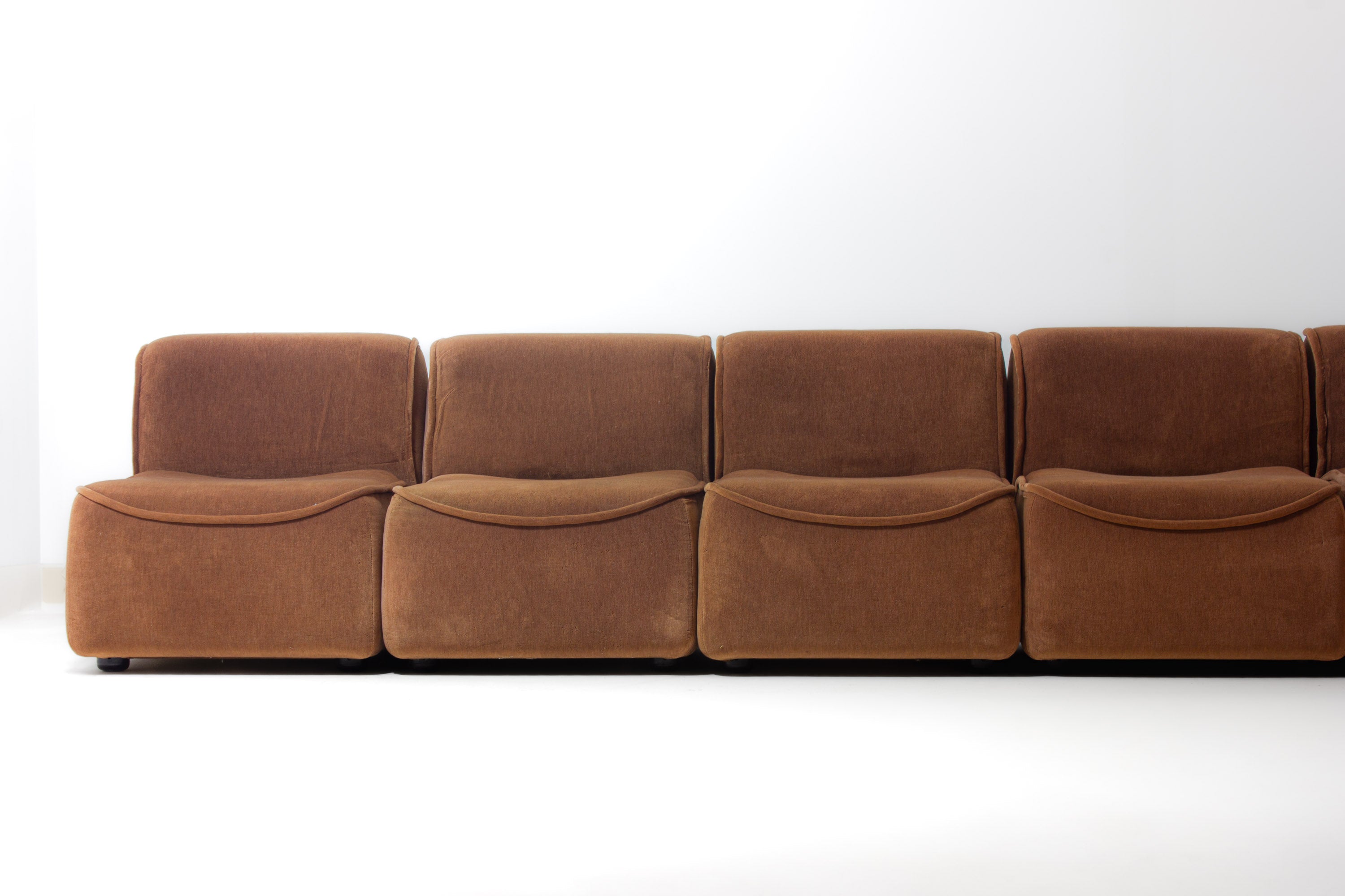 Set_of_5_Vintage_Italian_Modular_Velvet_Sofa,_Space_Age_from_1970s