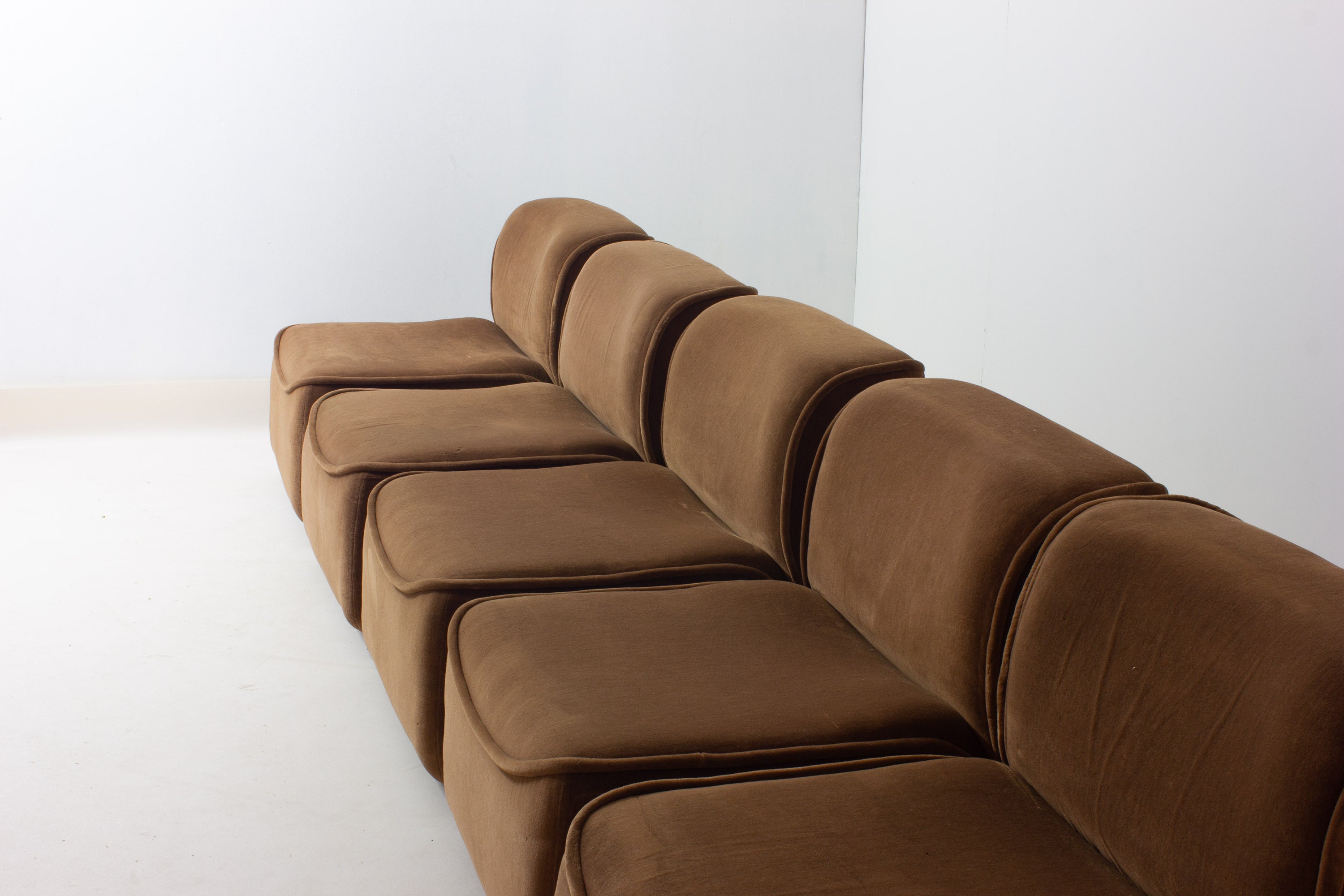 Set_of_5_Vintage_Italian_Modular_Velvet_Sofa,_Space_Age_from_1970s