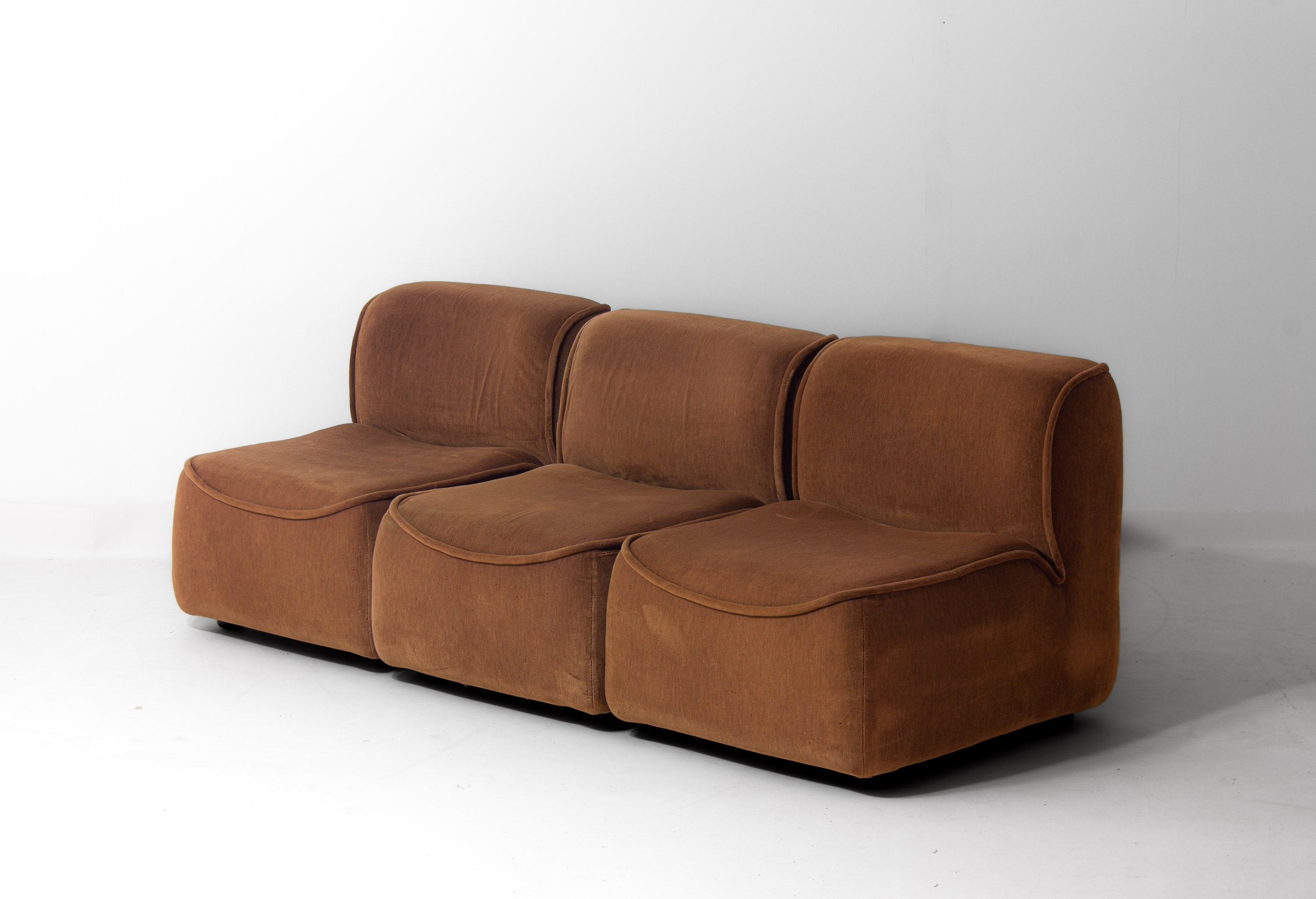Set_of_5_Vintage_Italian_Modular_Velvet_Sofa,_Space_Age_from_1970s