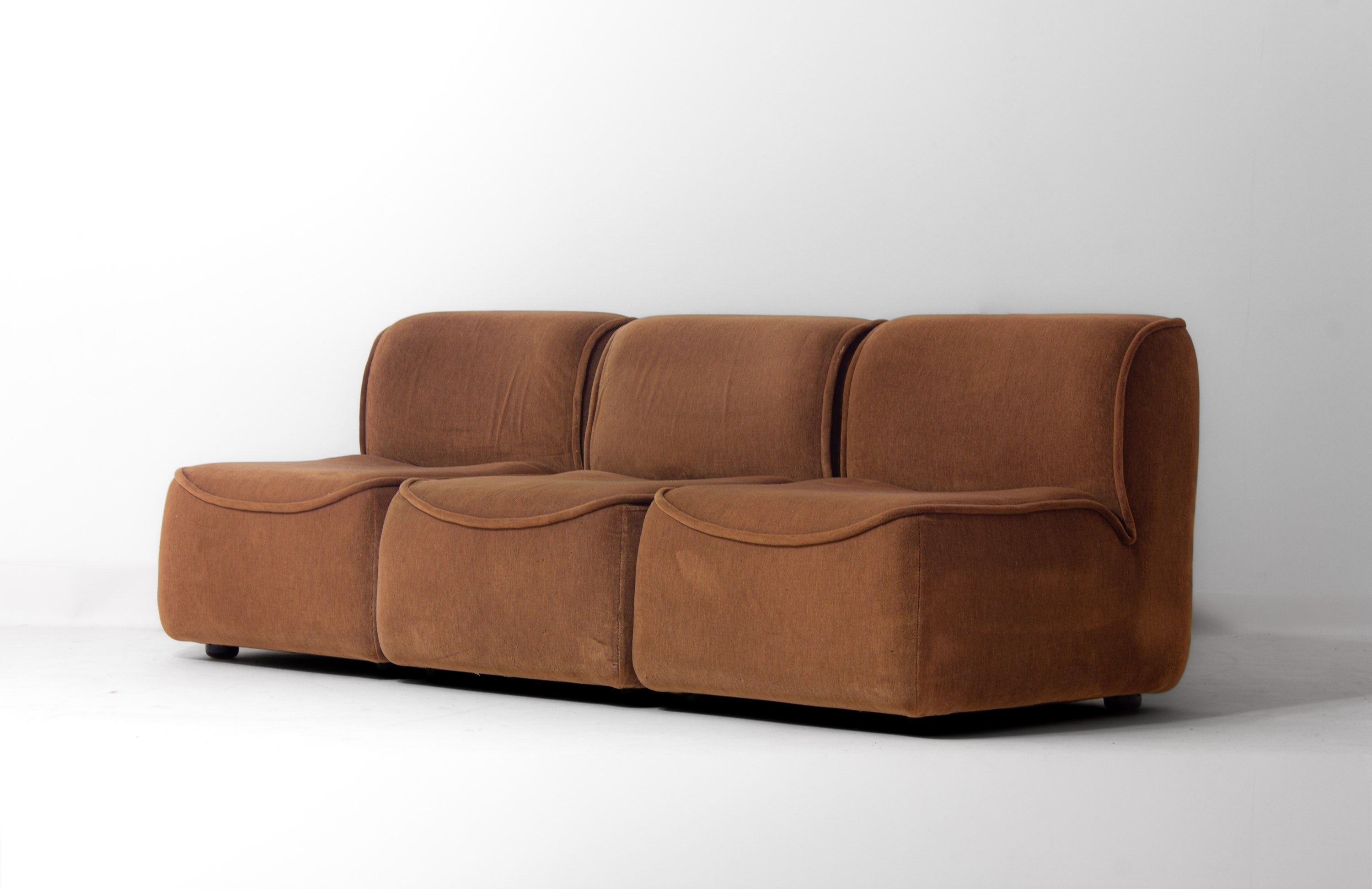 Set_of_5_Vintage_Italian_Modular_Velvet_Sofa,_Space_Age_from_1970s