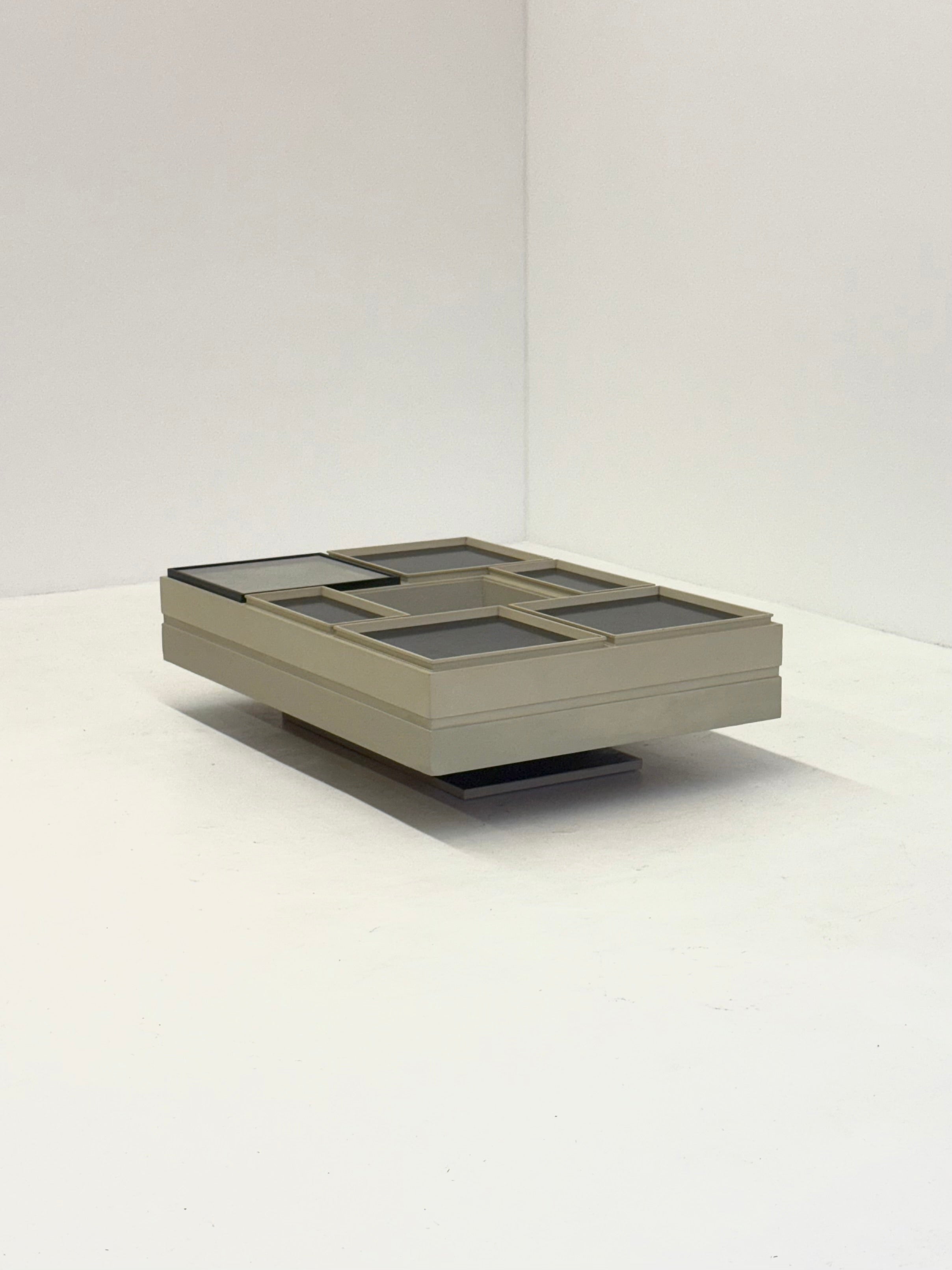 Modular_white_coffee_table_designed_by_Carlo_Hauner_for_Forma