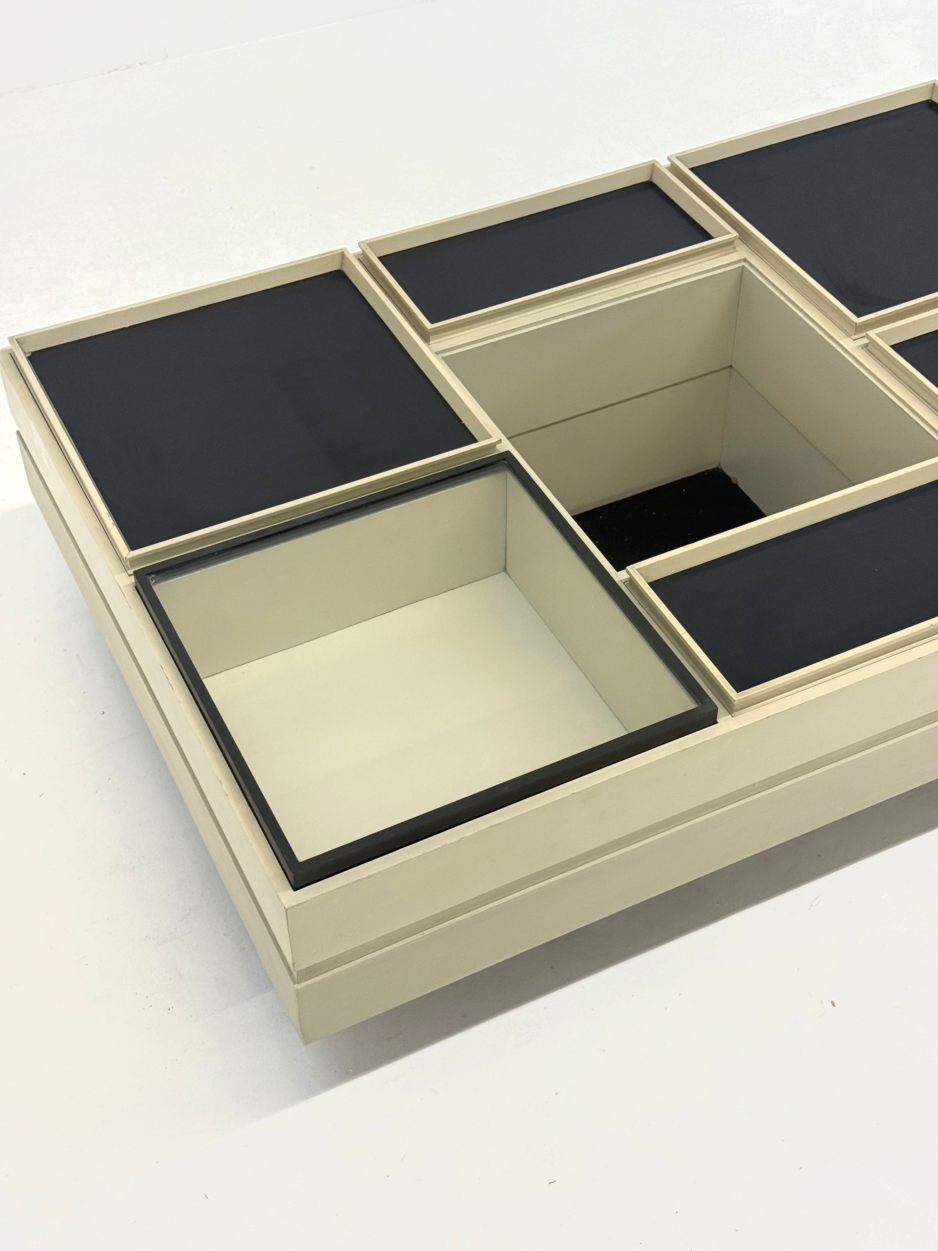 Modular_white_coffee_table_designed_by_Carlo_Hauner_for_Forma