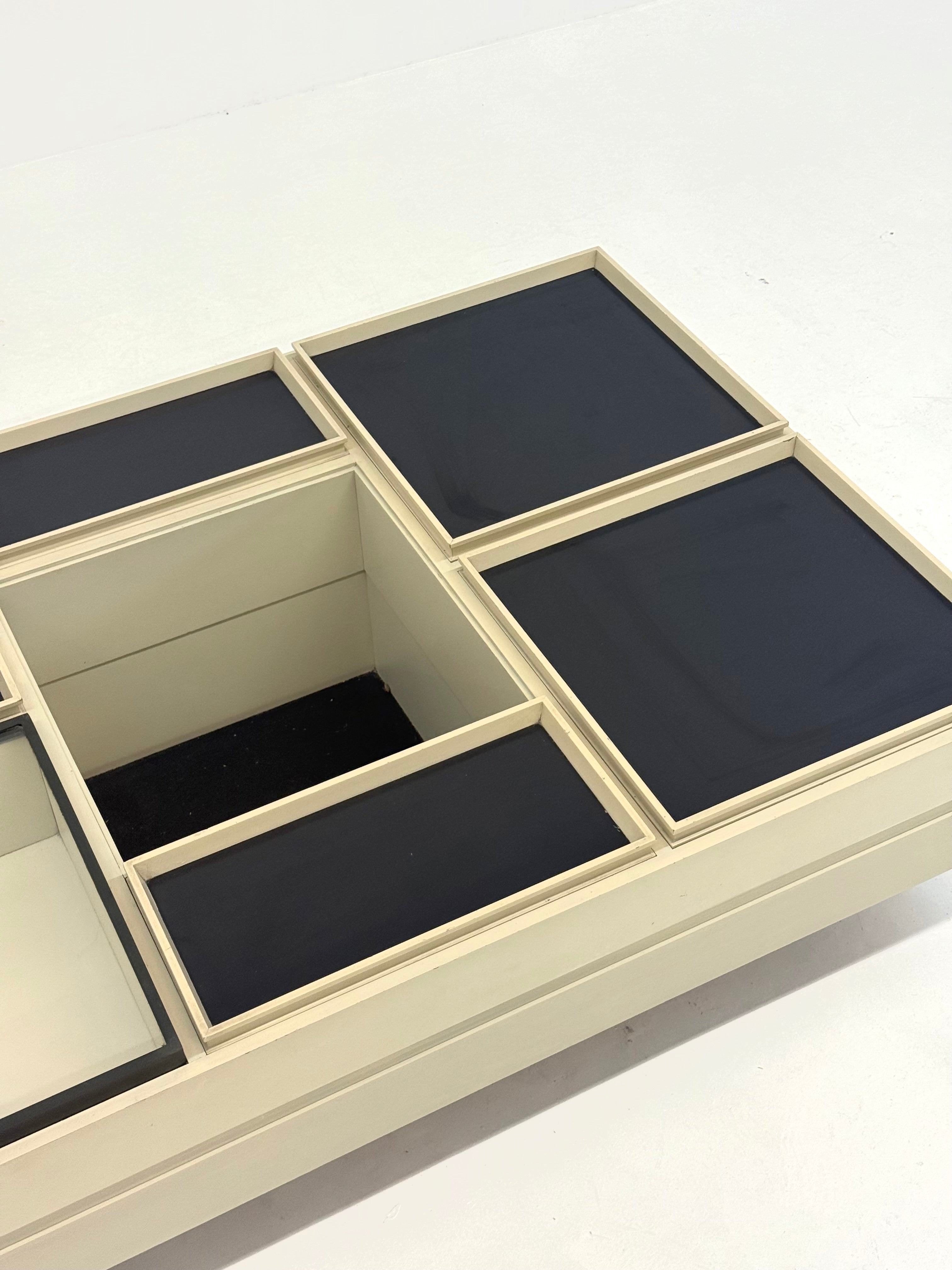 Modular_white_coffee_table_designed_by_Carlo_Hauner_for_Forma