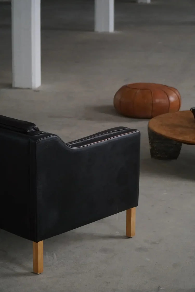 Mogens_Hansen_2_Seater_Sofa,_Danish_Modern_Design
