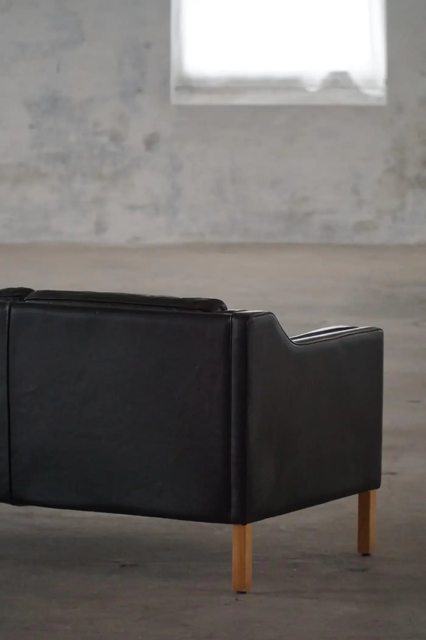 Mogens_Hansen_2_Seater_Sofa,_Danish_Modern_Design