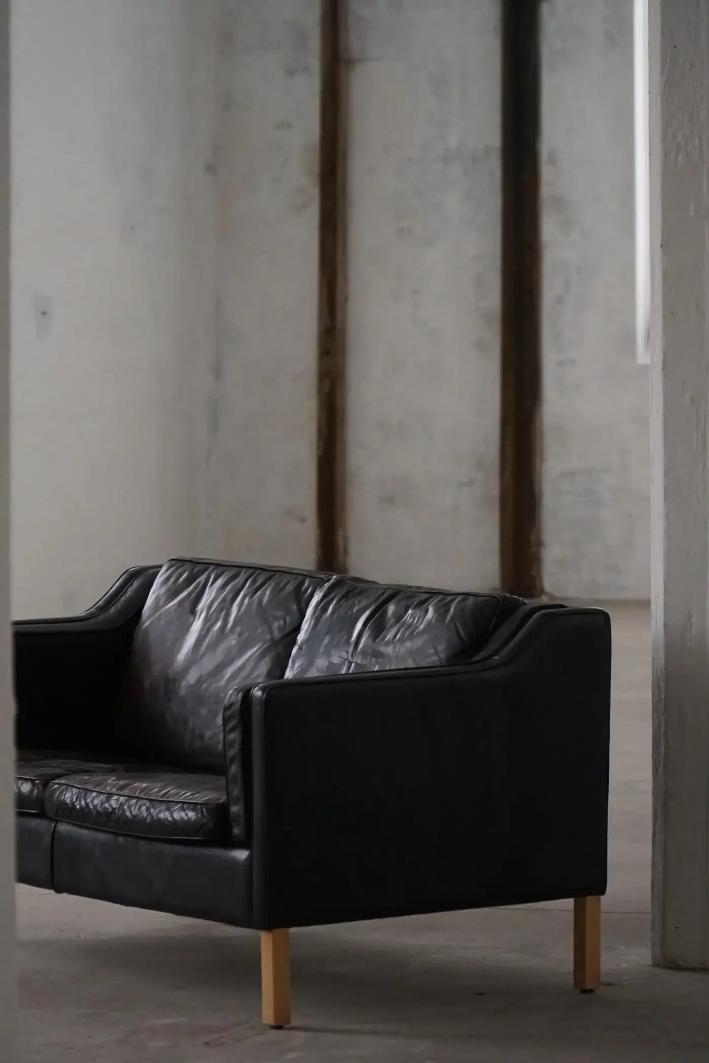 Mogens_Hansen_2_Seater_Sofa,_Danish_Modern_Design