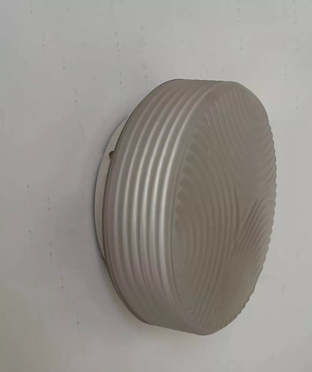 Molded_Pressed_Frosted_Glass_Wall_Lamp,_Mid_Century_Modern,_France_1960s