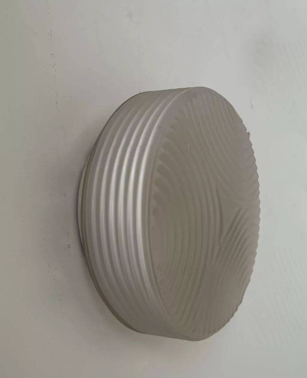 Molded_Pressed_Frosted_Glass_Wall_Lamp,_Mid_Century_Modern,_France_1960s