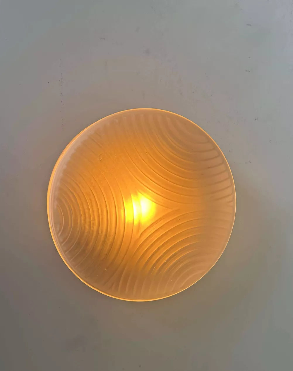 Molded_Pressed_Frosted_Glass_Wall_Lamp,_Mid_Century_Modern,_France_1960s