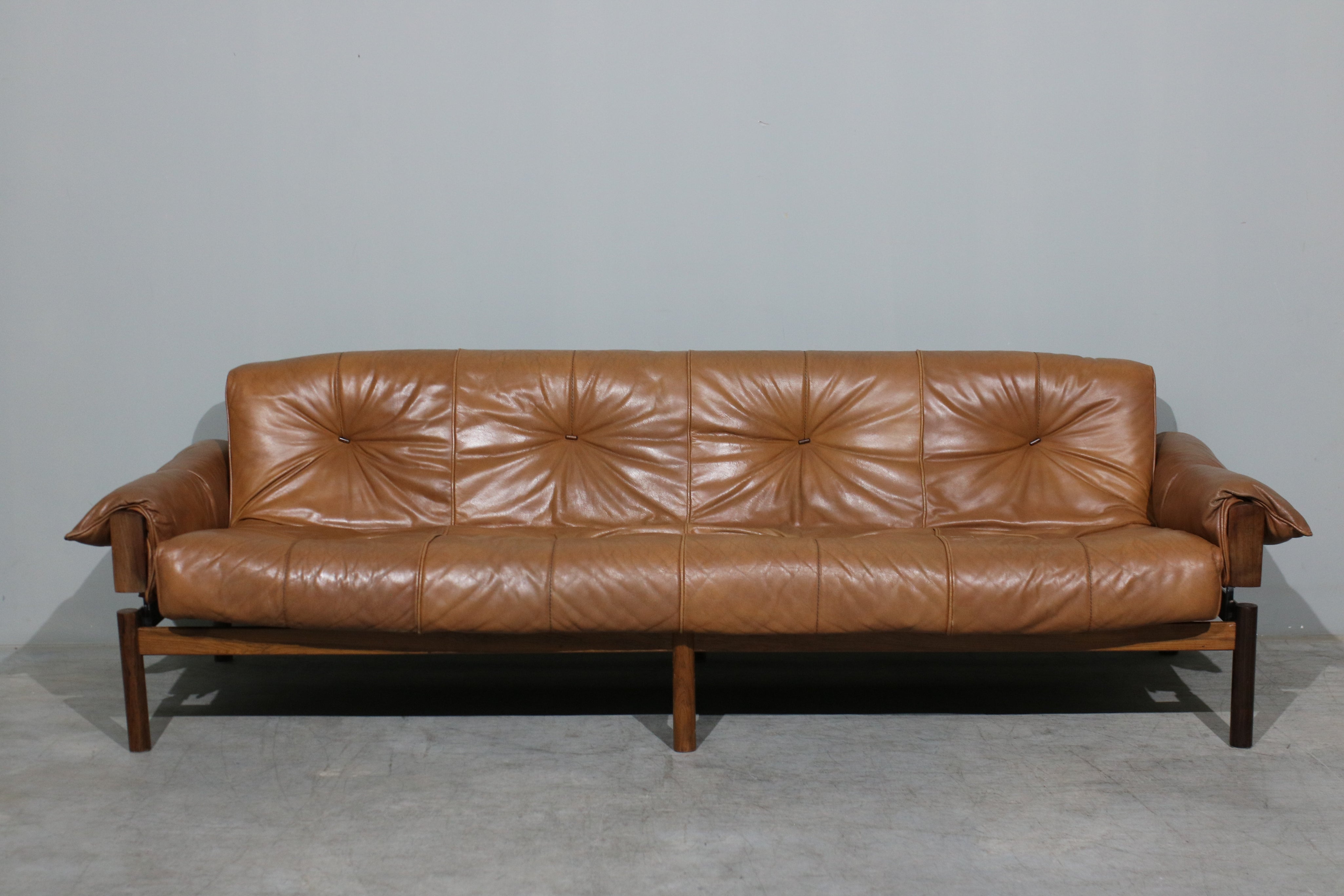 MP13_Sofa_in_Leather_and_Rosewood_from_Percival_Lafer,_1970s