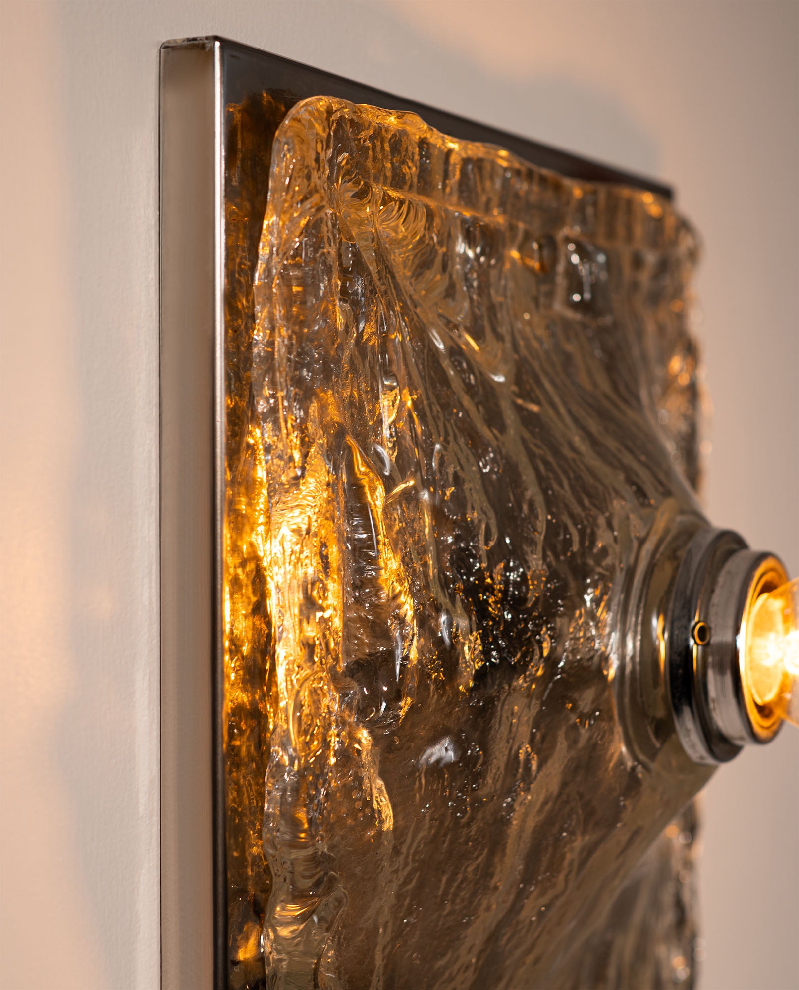 Murano_Sculptural_Wall_Lamp,_1970’s