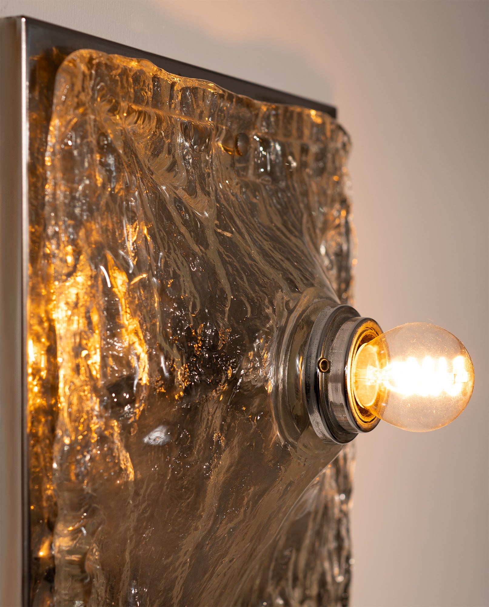 Murano_Sculptural_Wall_Lamp,_1970’s