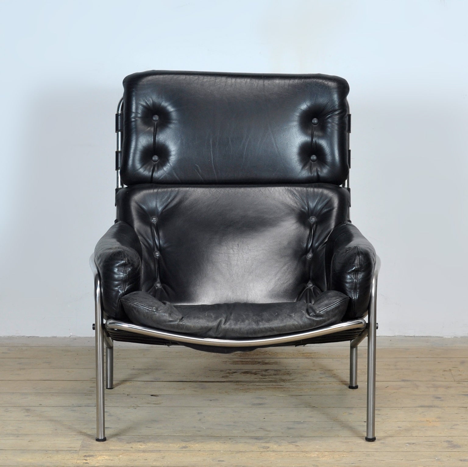 Nagoya_SZ09_black_lounge_chair_by_Martin_Visser_from_1960s