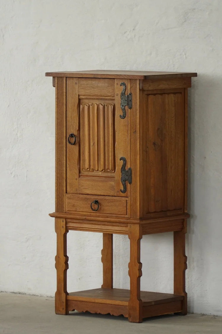 Narrow_Danish_Oak_Cabinet,_Scandinavian_Cabinetmaker_Storage_Cabinet,_Mid_Century_Modern_Design