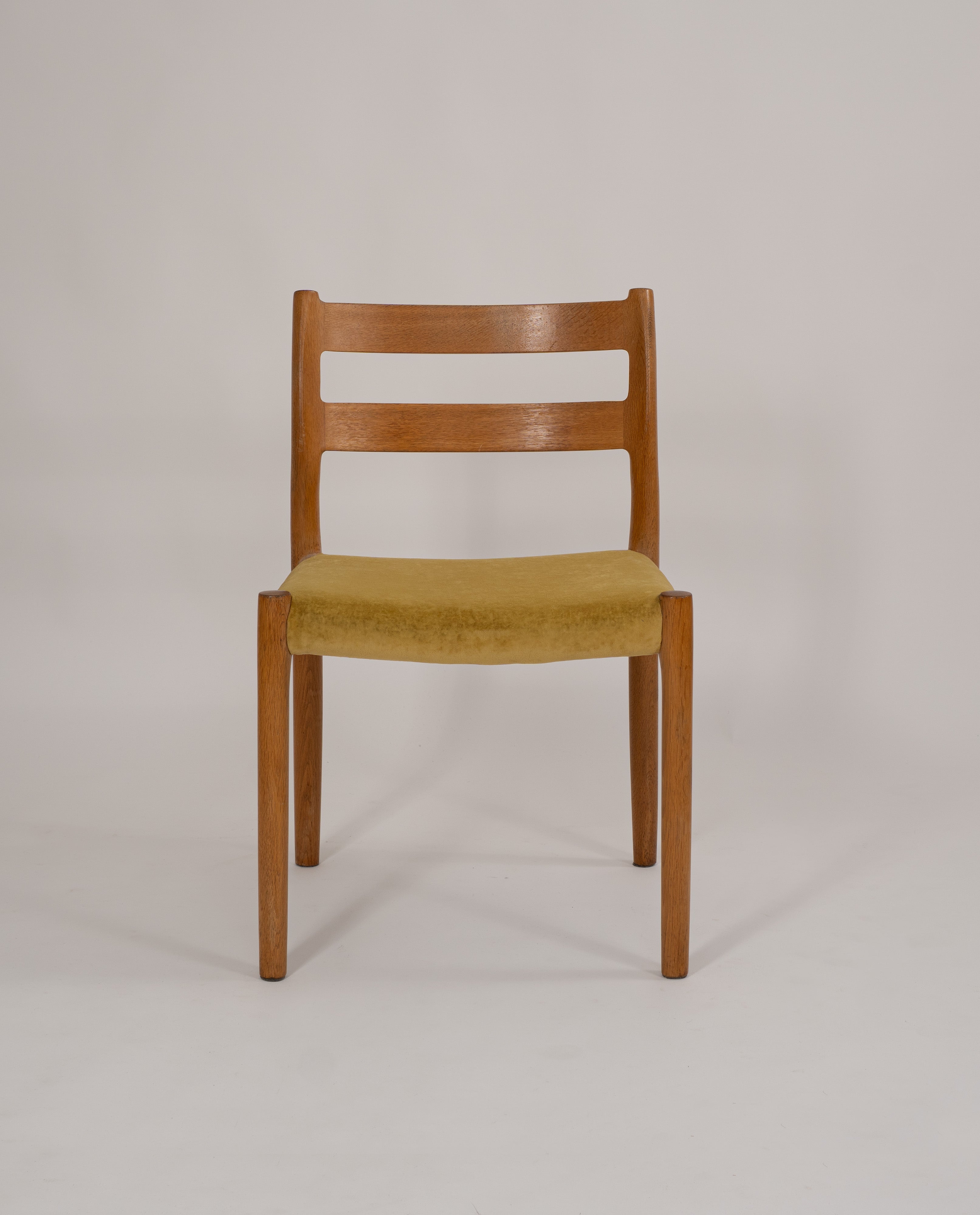 Set_of_2_Model_84_Chairs_by_Niels_Otto_Møller,_1976
