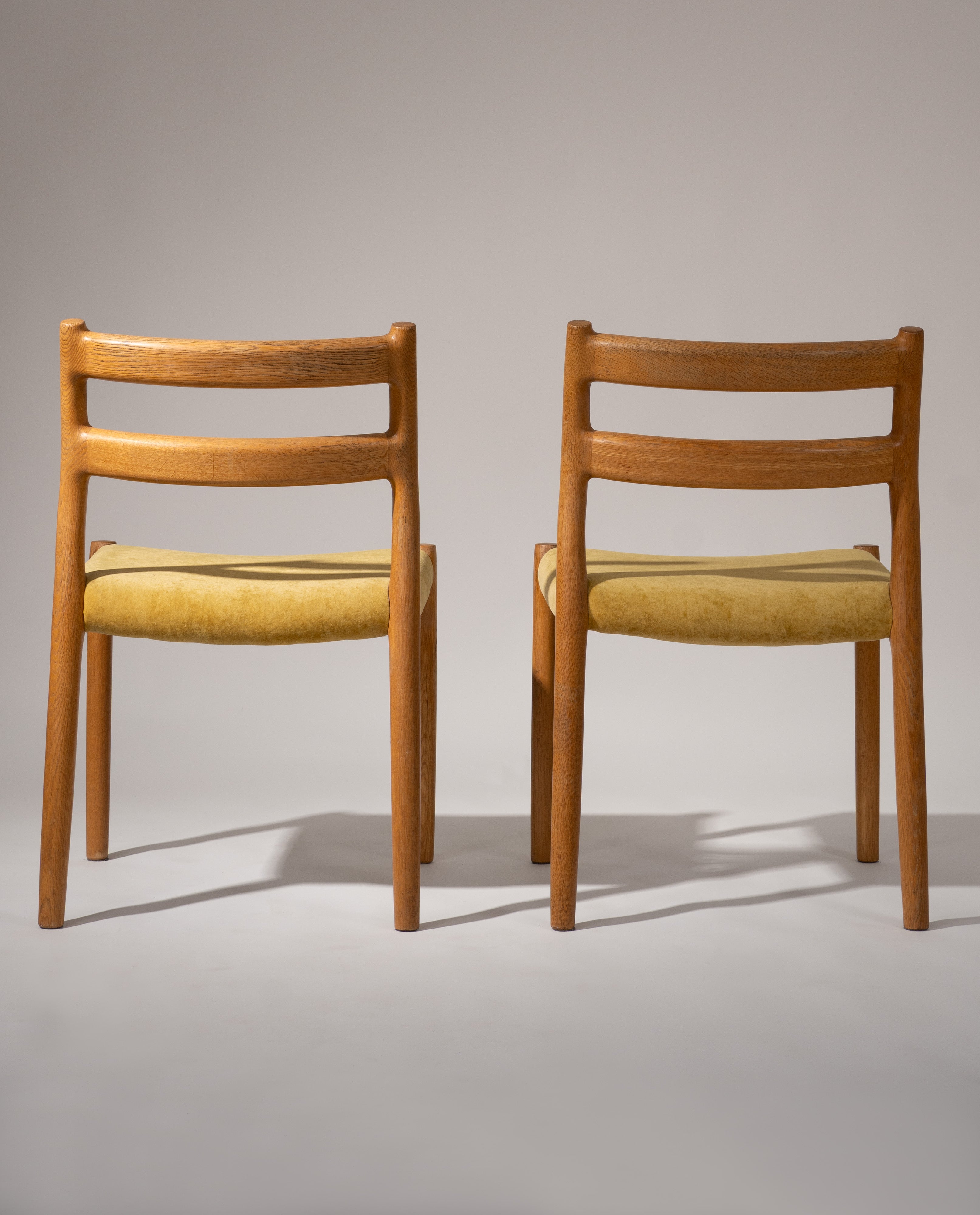 Set_of_2_Model_84_Chairs_by_Niels_Otto_Møller,_1976