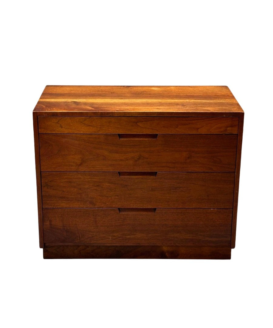 Nightstand_in_Sap_Walnut_by_George_Nakashima,_1957,_USA
