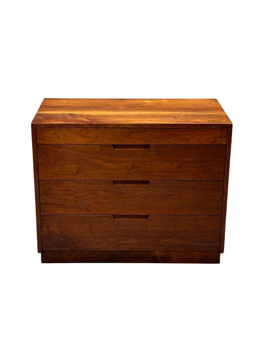 Nightstand_in_Sap_Walnut_by_George_Nakashima,_1957,_USA