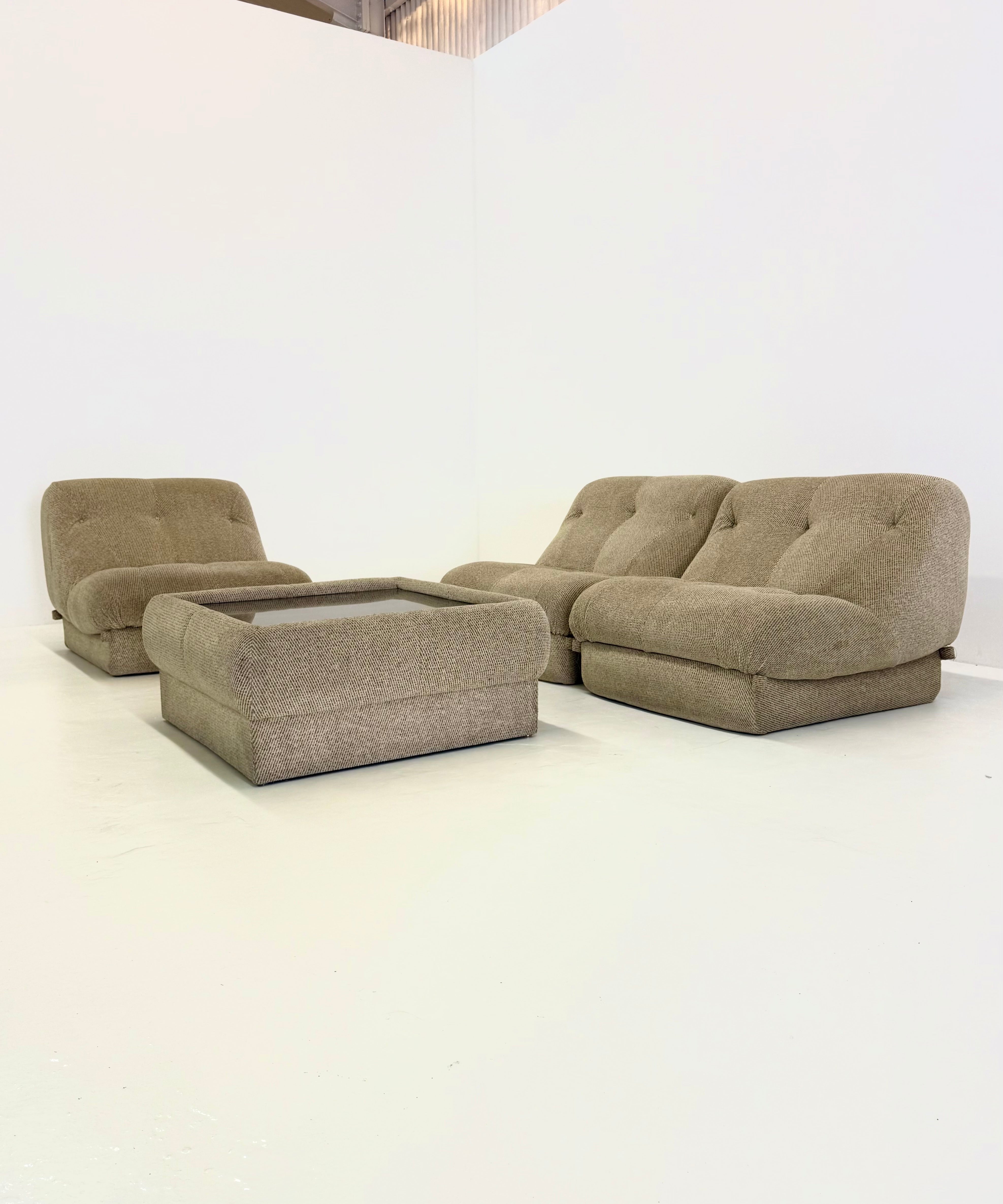 Nuvolone_Modular_Lounge_Sofa_with_Coffee_Table_by_Rino_Maturi_for_Mimo_Padova