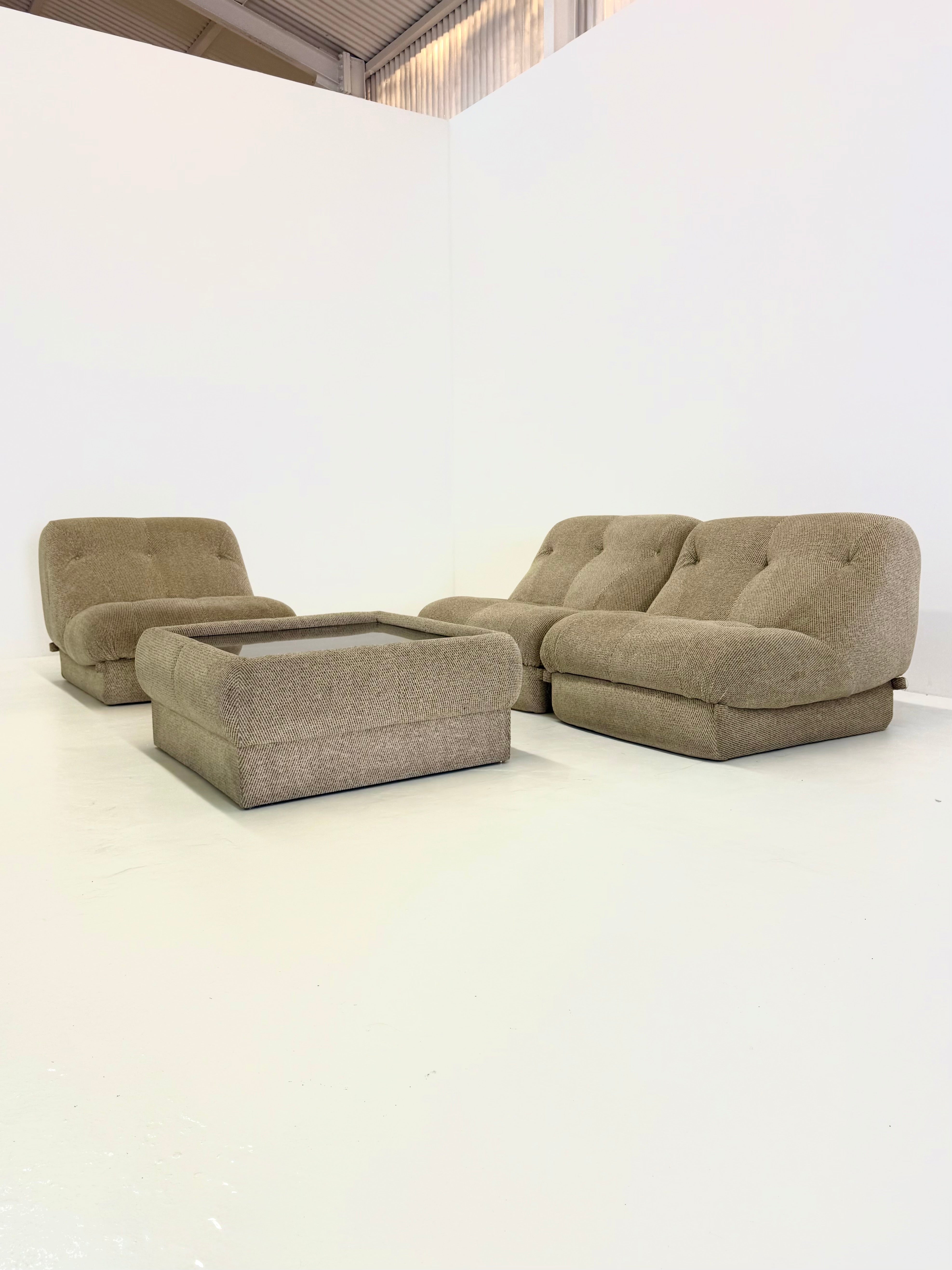 Nuvolone_Modular_Lounge_Sofa_with_Coffee_Table_by_Rino_Maturi_for_Mimo_Padova