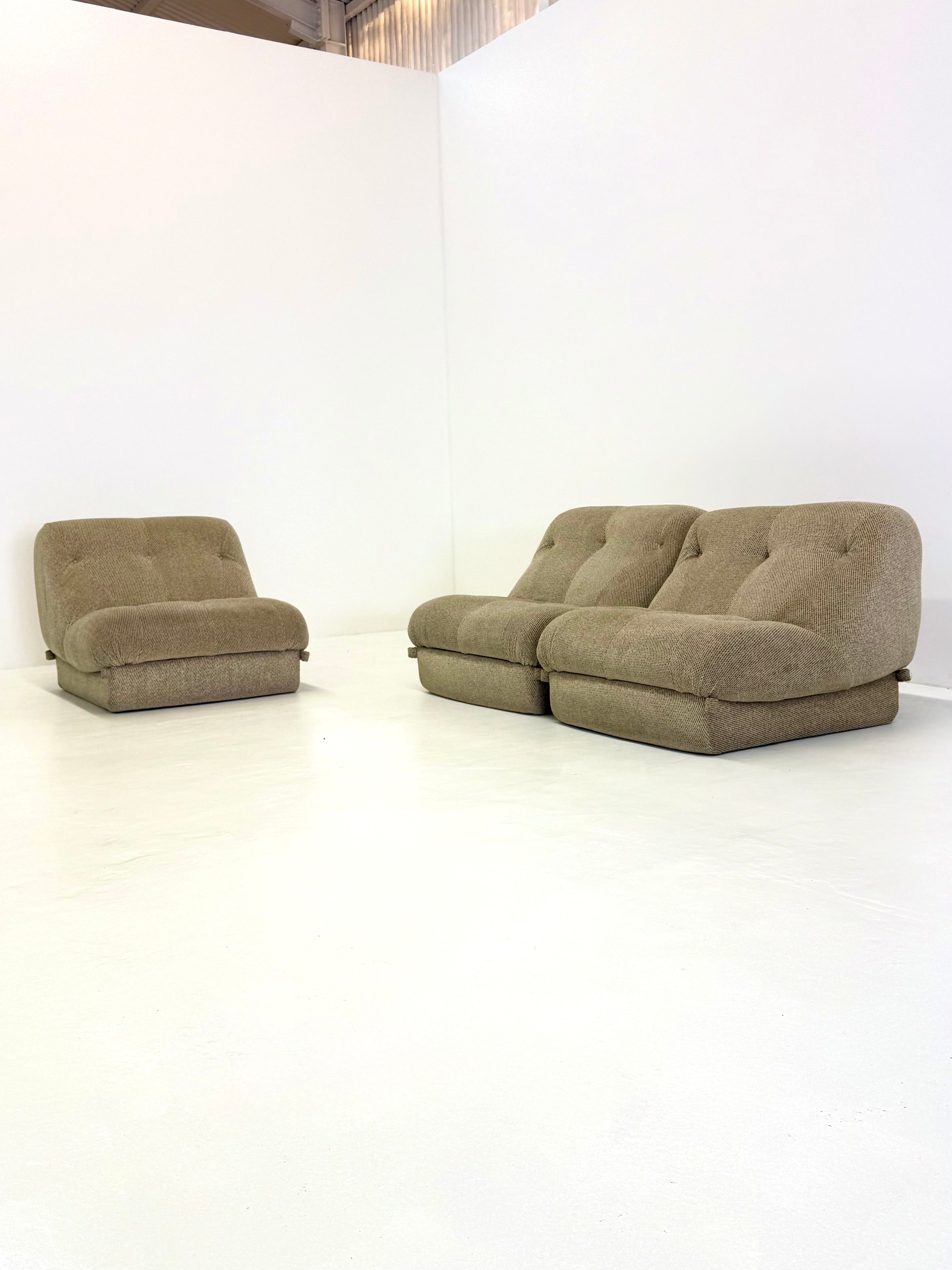 Set_of_3_Nuvolone_Modular_Lounge_Sofa_with_Coffee_Table_by_Rino_Maturi_for_Mimo_Padova