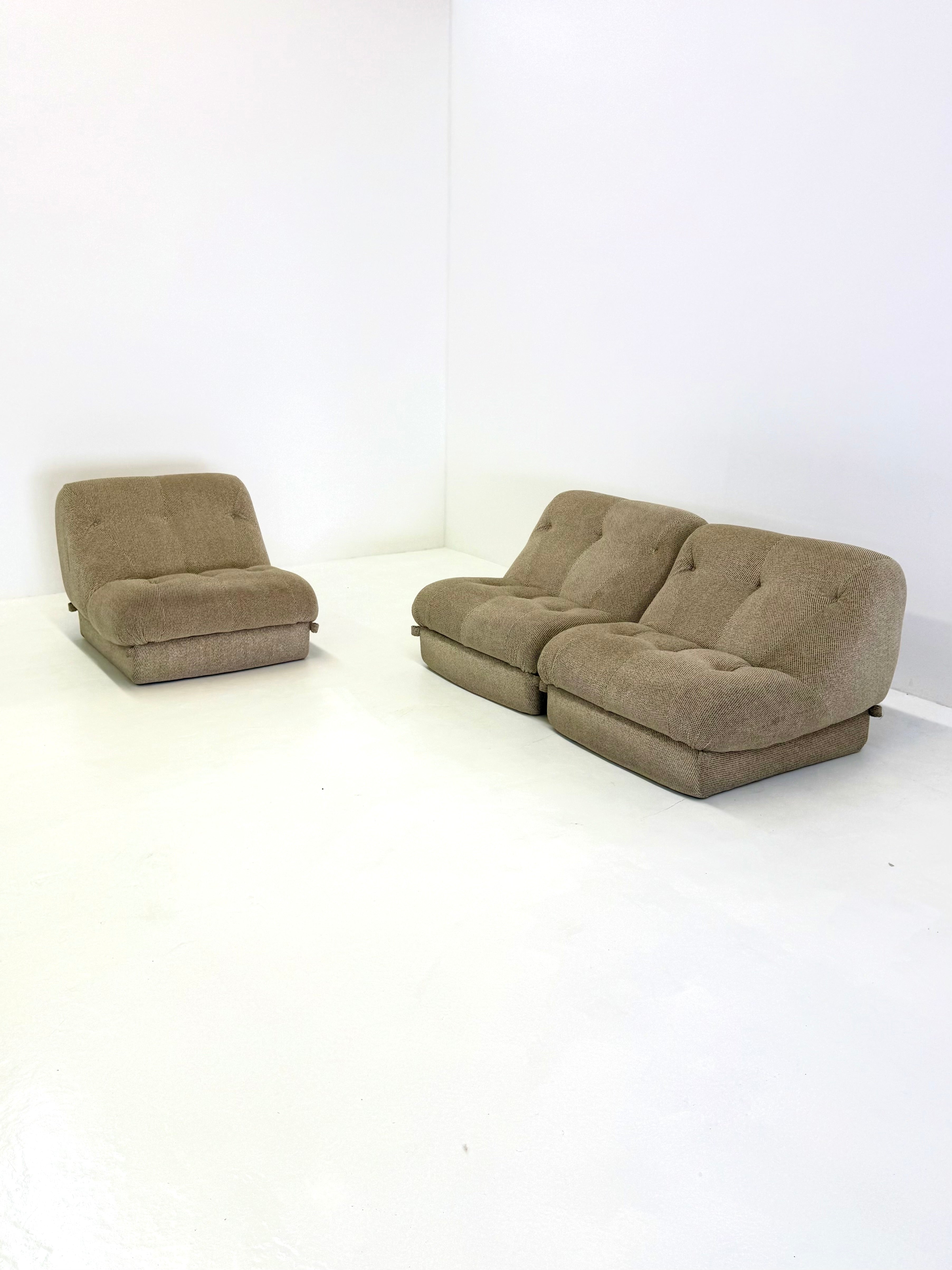 Set_of_3_Nuvolone_Modular_Lounge_Sofa_with_Coffee_Table_by_Rino_Maturi_for_Mimo_Padova