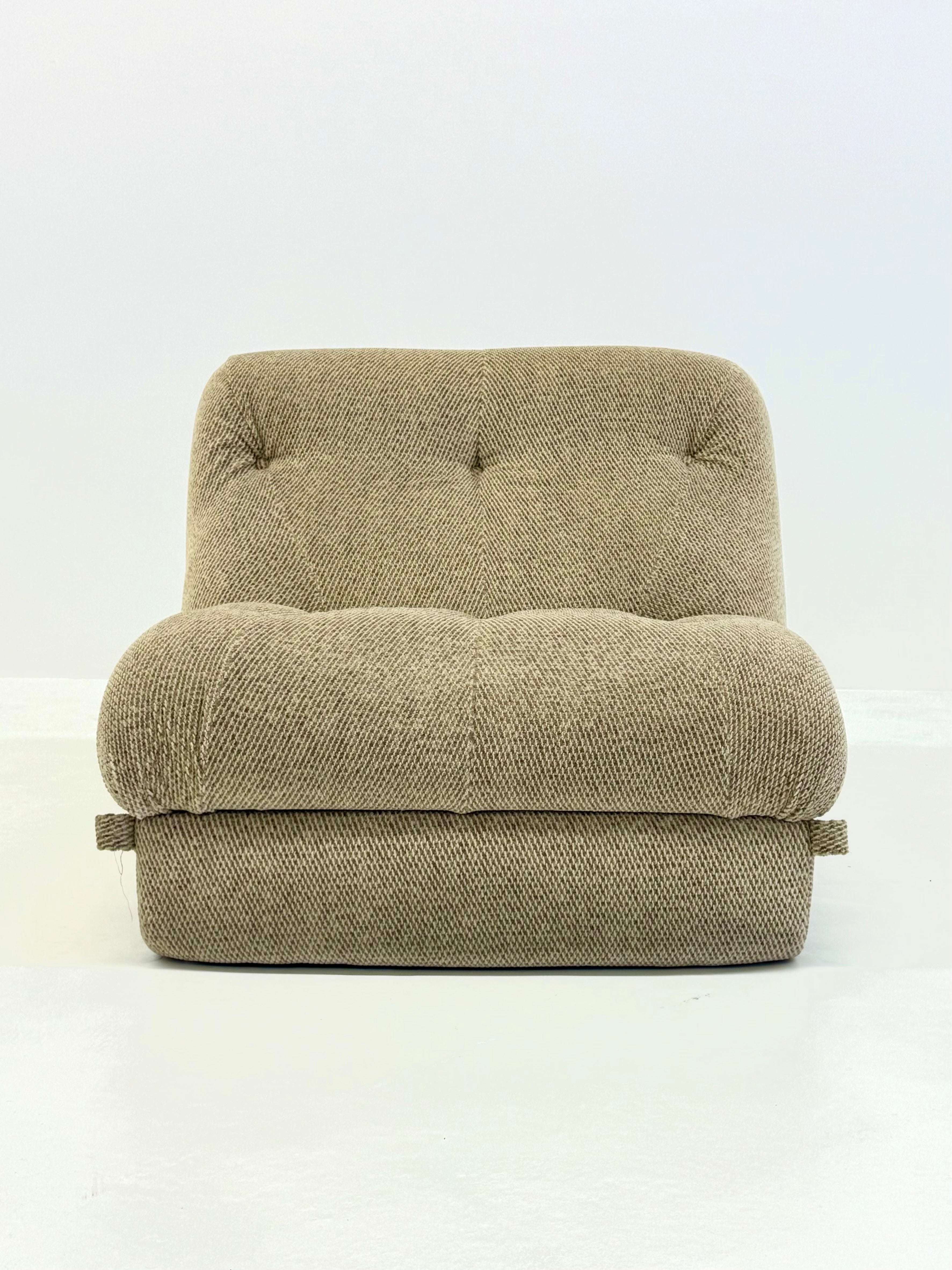 Set_of_3_Nuvolone_Modular_Lounge_Sofa_with_Coffee_Table_by_Rino_Maturi_for_Mimo_Padova