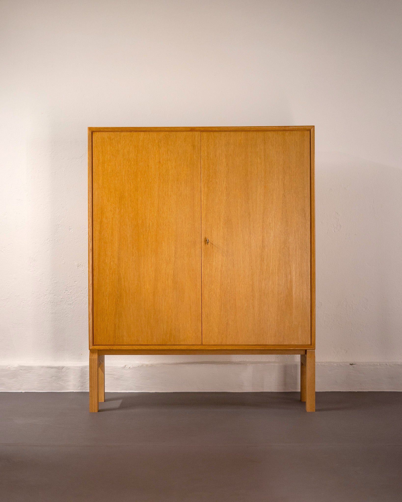 Oak_Cupboard_by_Marian_Grabińsky_for_Ikea,_Sweden_from_1960