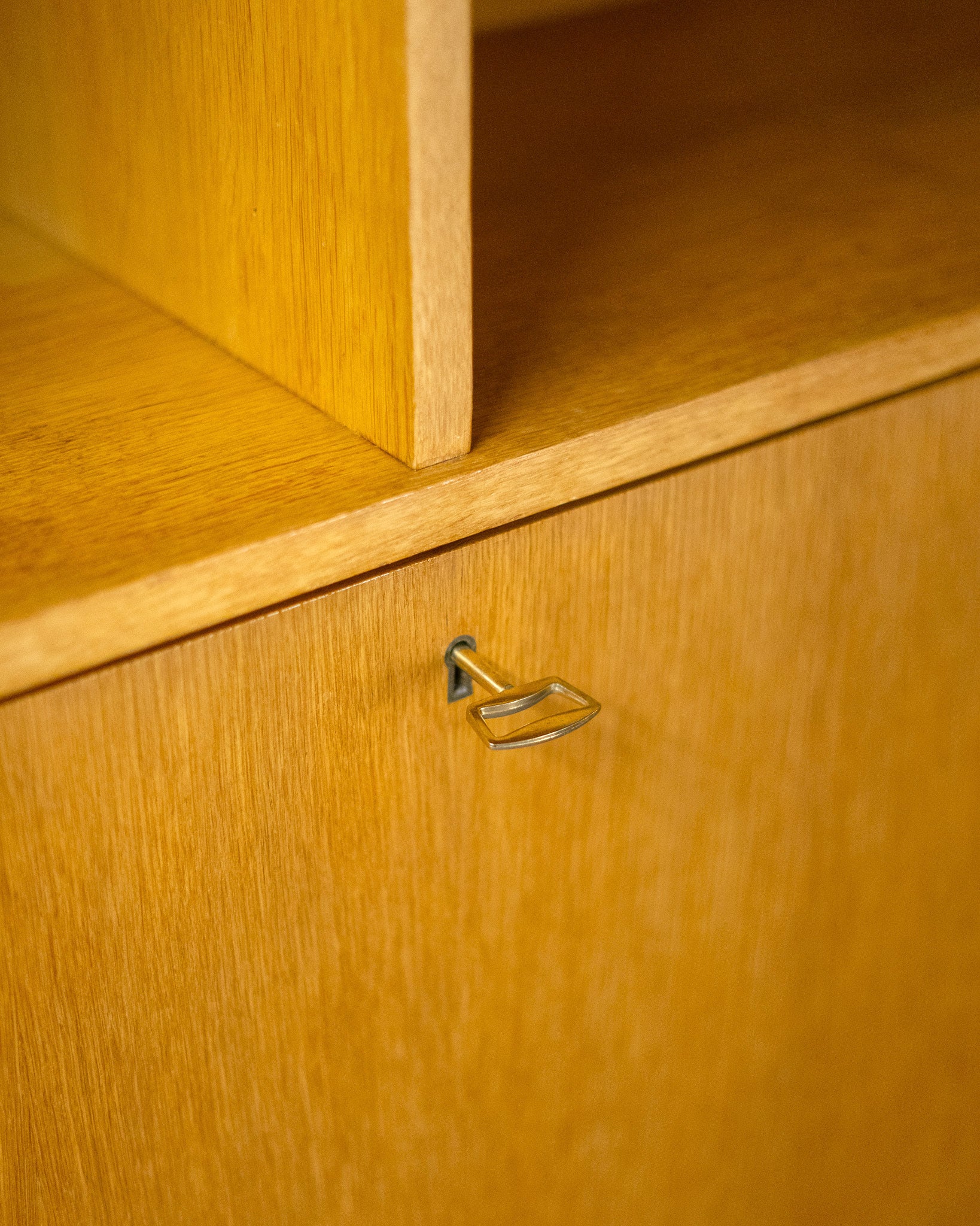 Oak_Highboard_or_Bookcase_by_Marian_Grabińsky_for_Ikea,_Sweden,_1960