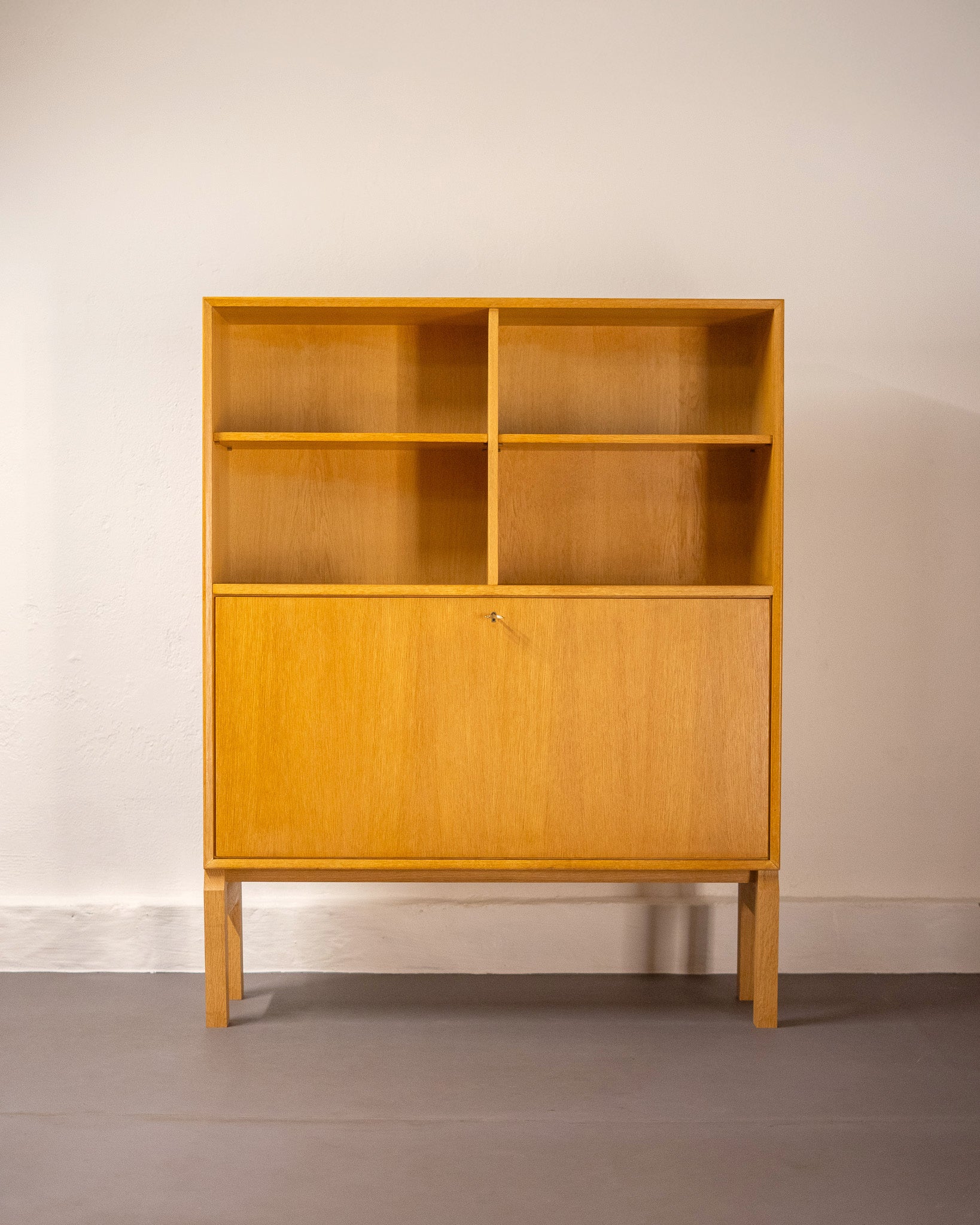Oak_Highboard_or_Bookcase_by_Marian_Grabińsky_for_Ikea,_Sweden,_1960