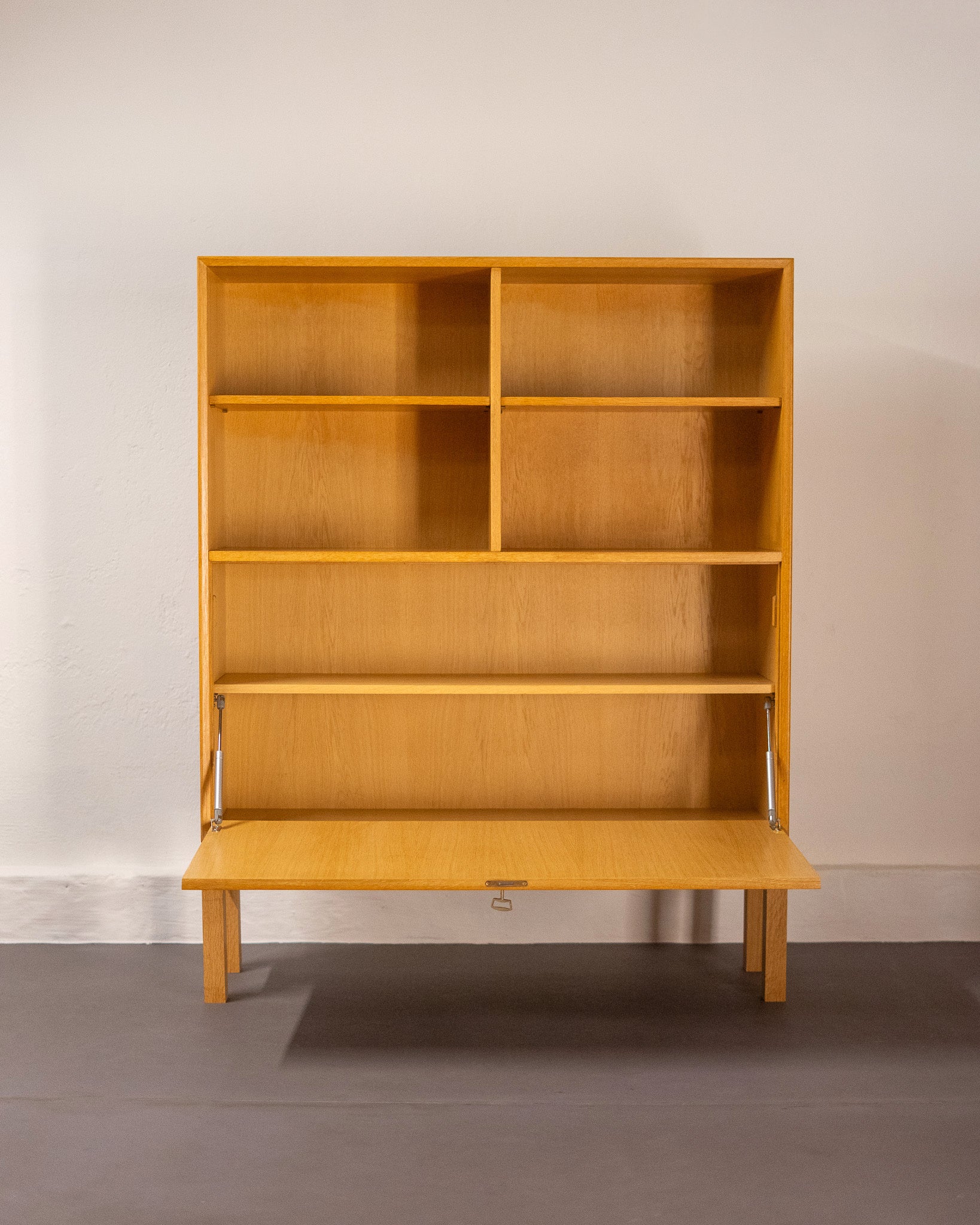 Oak_Highboard_or_Bookcase_by_Marian_Grabińsky_for_Ikea,_Sweden,_1960