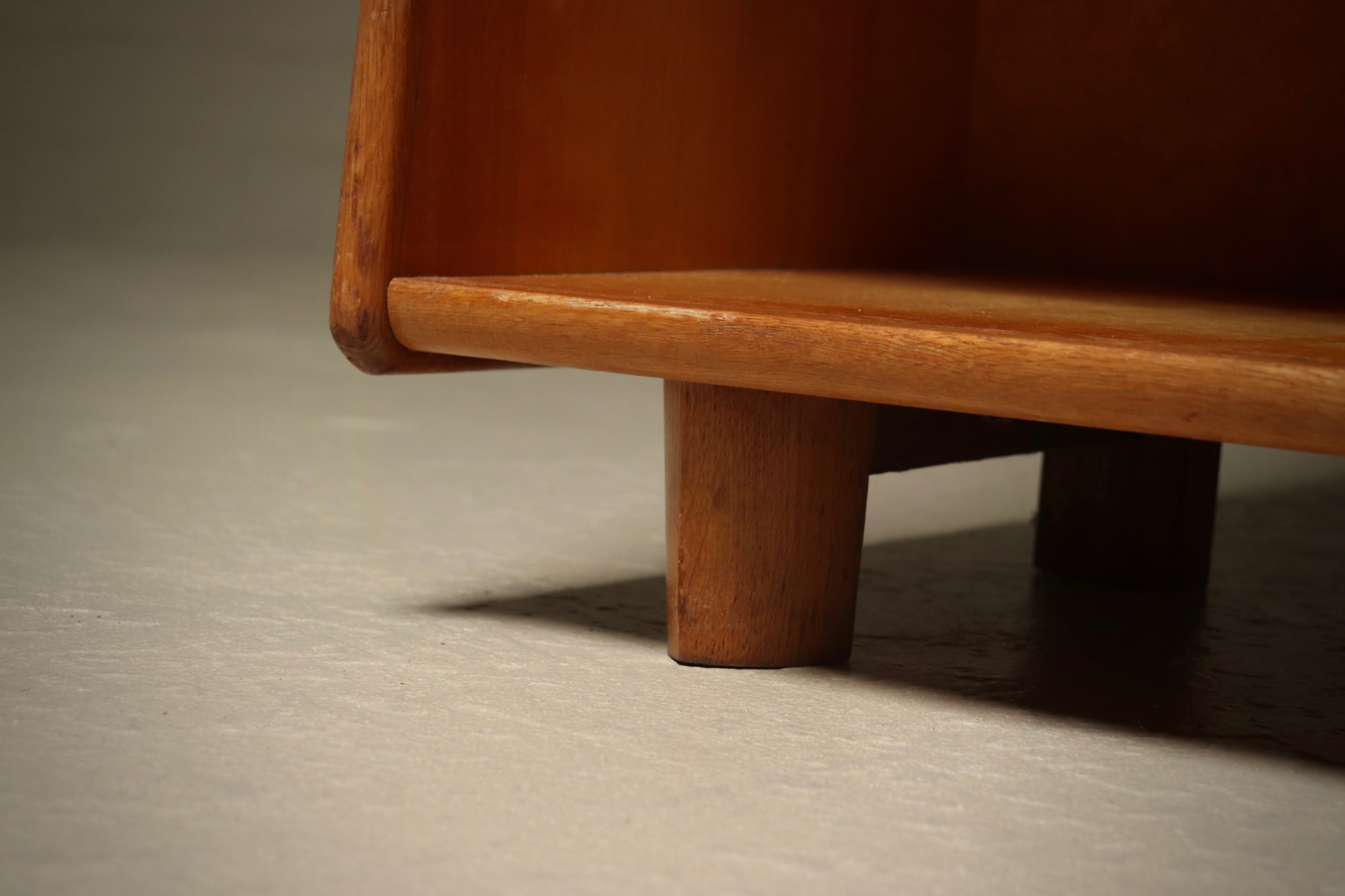Model_BE04_Oak_Secretary_by_Cees_Braakman_for_Pastoe,_1950s,_Netherlands