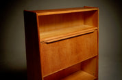 Model_BE04_Oak_Secretary_by_Cees_Braakman_for_Pastoe,_1950s,_Netherlands
