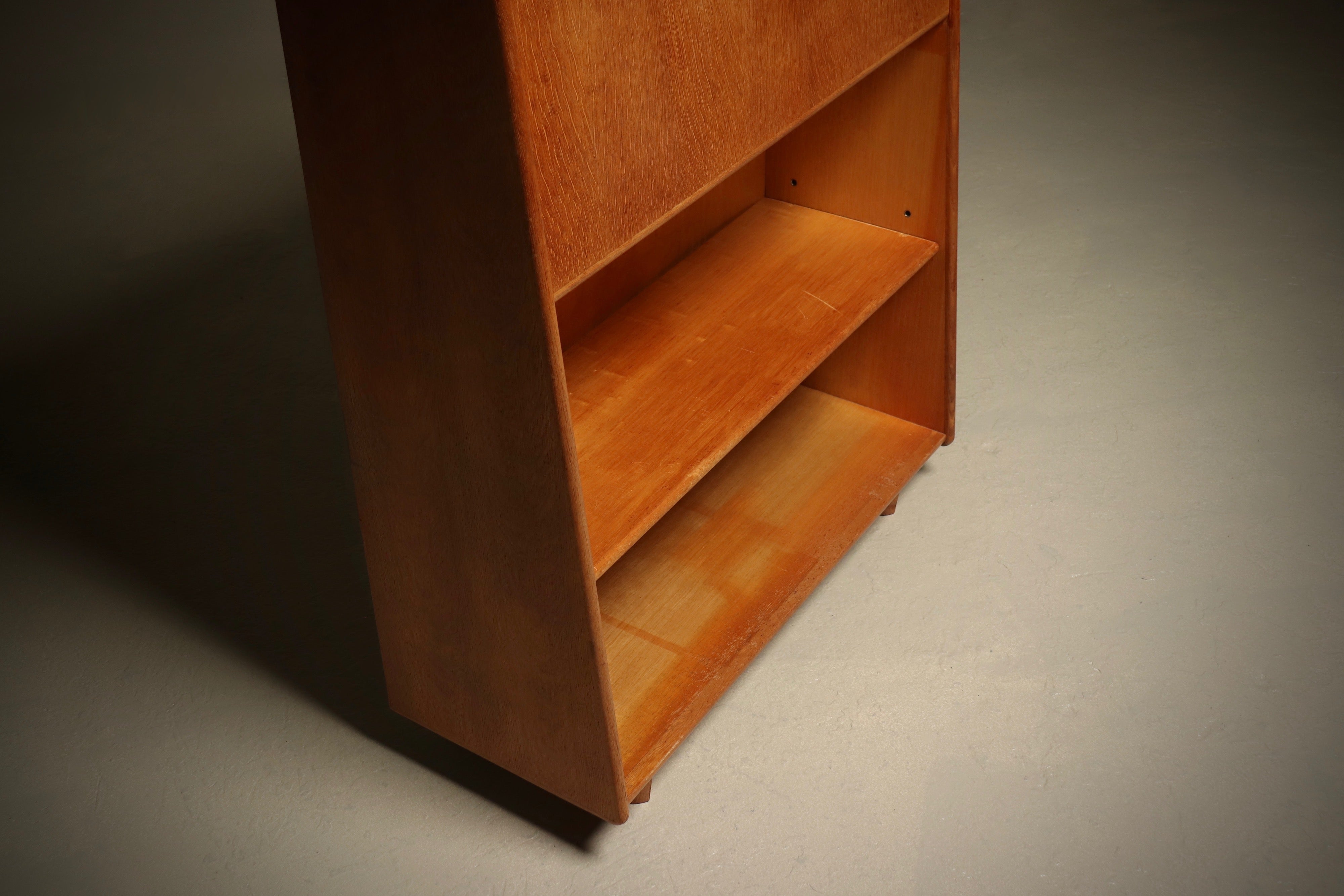 Model_BE04_Oak_Secretary_by_Cees_Braakman_for_Pastoe,_1950s,_Netherlands