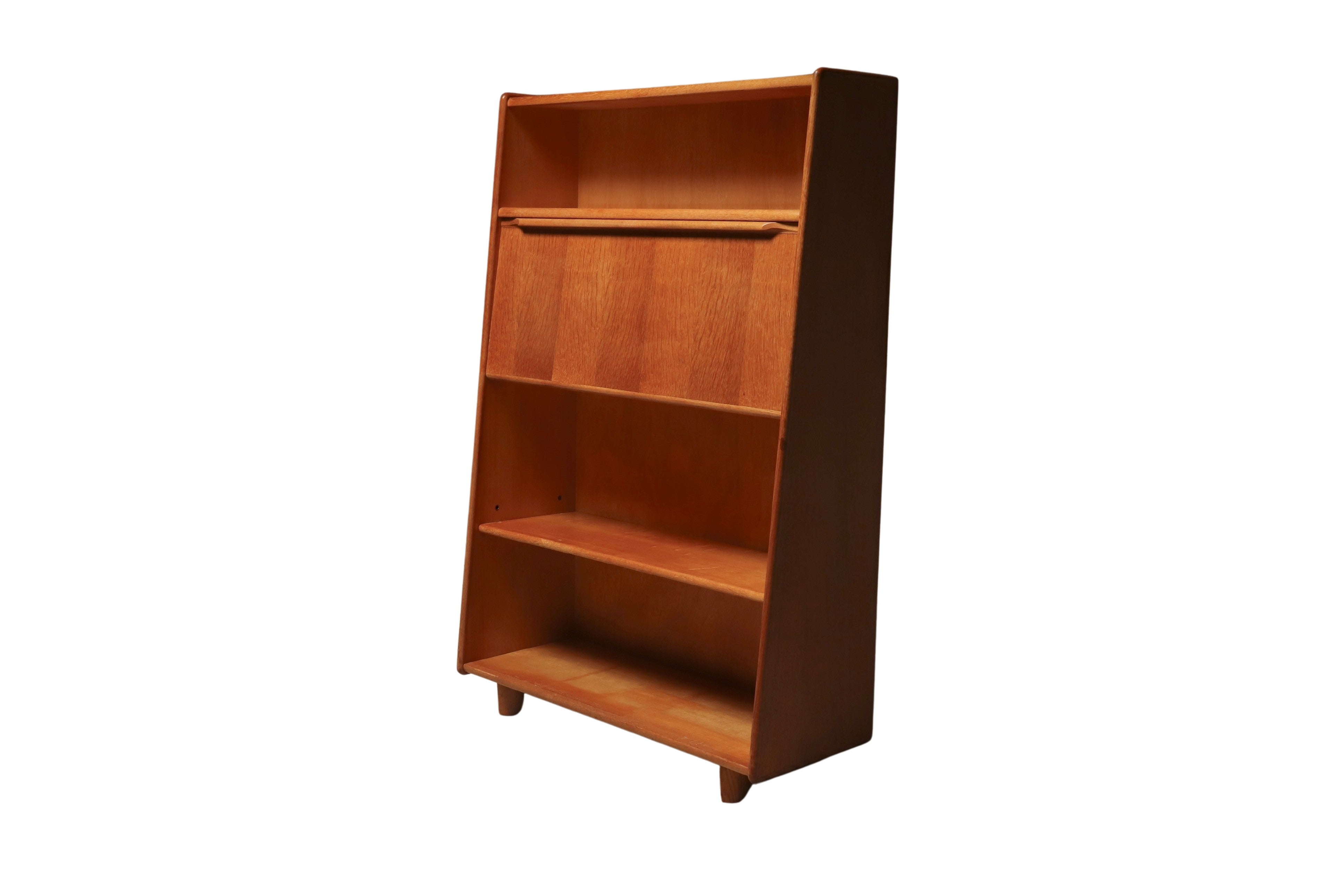 Model_BE04_Oak_Secretary_by_Cees_Braakman_for_Pastoe,_1950s,_Netherlands