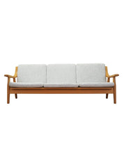 Oak_sofa,_Danish_design,_1960s,_designer:_Hans_J._Wegner,_manufacturer:_Getama
