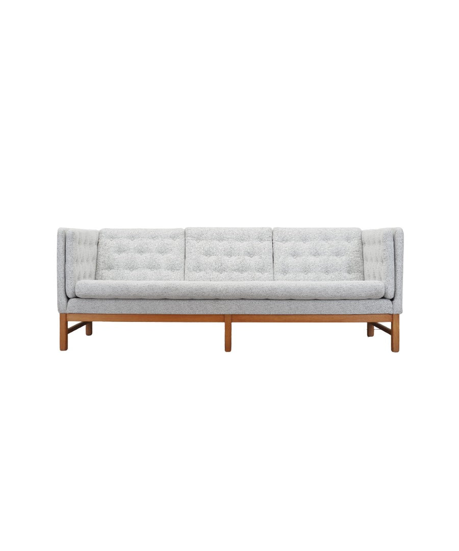 Oak_sofa,_Danish_design,_1970s,_manufactured_by_Erik_Jørgensen_Møbelfabrik