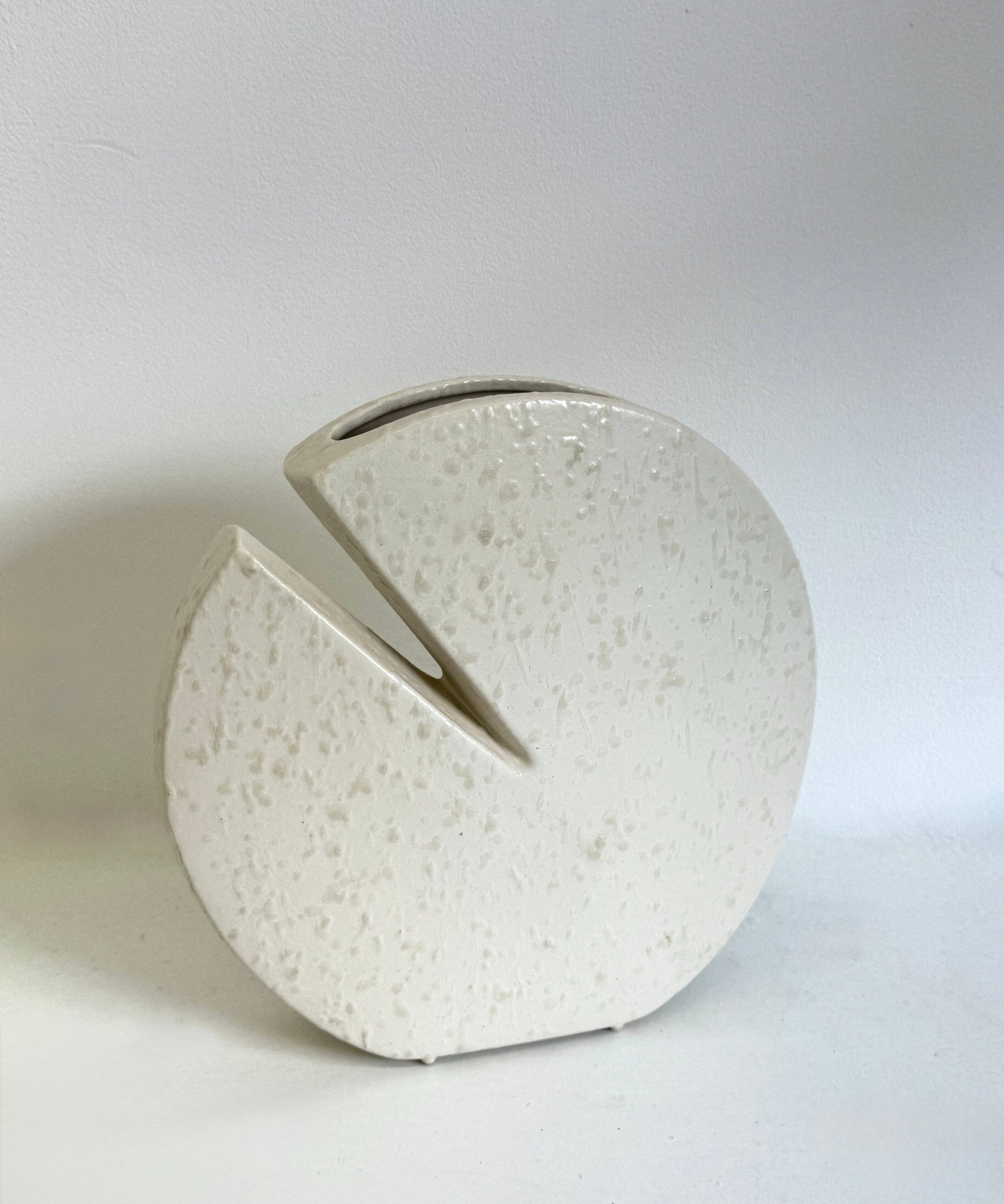 1972_Off-White_Lenticular_Ceramic_Vase_by_Nereo_Boaretto,_Italy