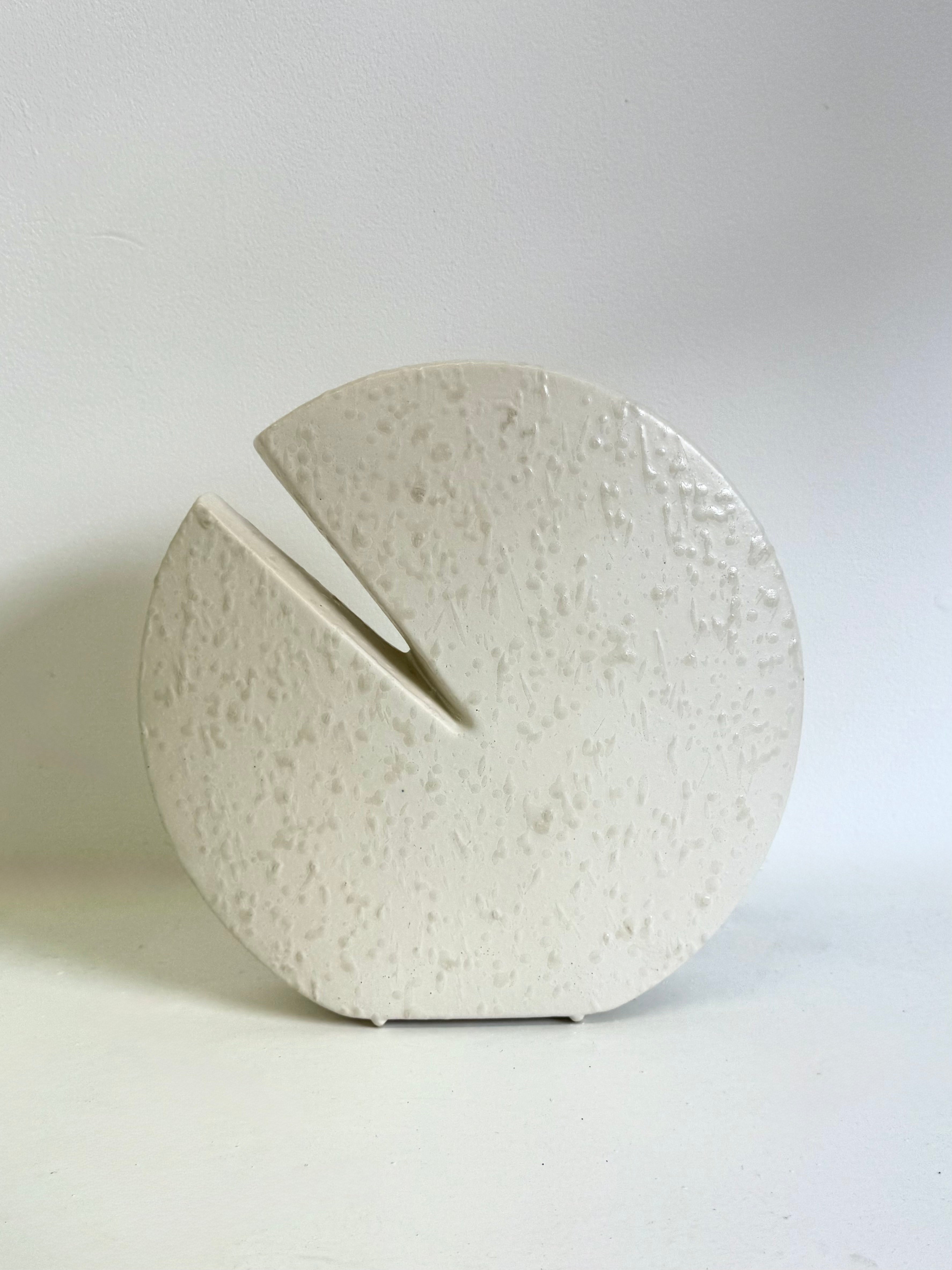 1972_Off-White_Lenticular_Ceramic_Vase_by_Nereo_Boaretto,_Italy