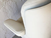 Office_Armchair_in_White_Faux_Leather_and_Chrome,_1970s