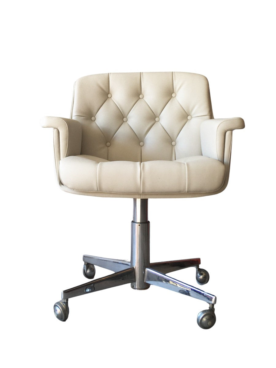 Office_Armchair_in_White_Faux_Leather_and_Chrome,_1970s