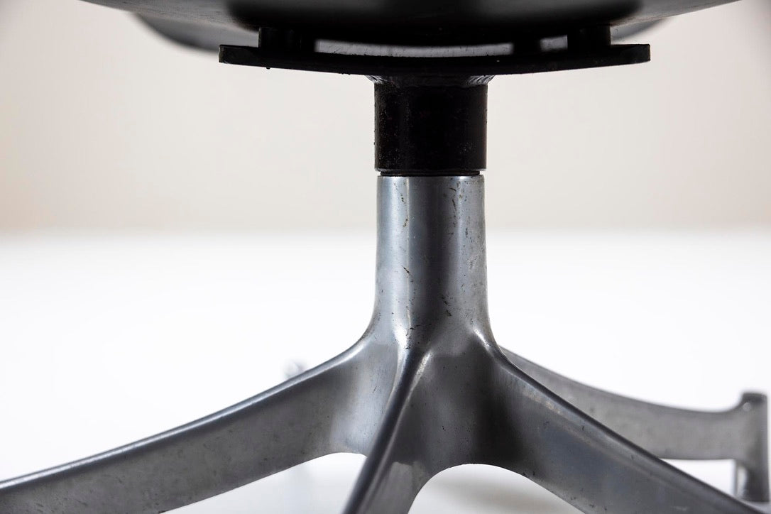Jørgen_Lund_&_Ole_Larsen_Model_932_Office_Chair_for_Bo-Ex,_1965,_Denmark