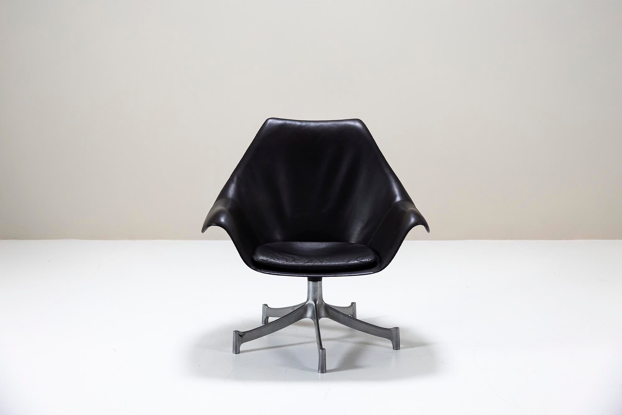 Jørgen_Lund_&_Ole_Larsen_Model_932_Office_Chair_for_Bo-Ex,_1965,_Denmark