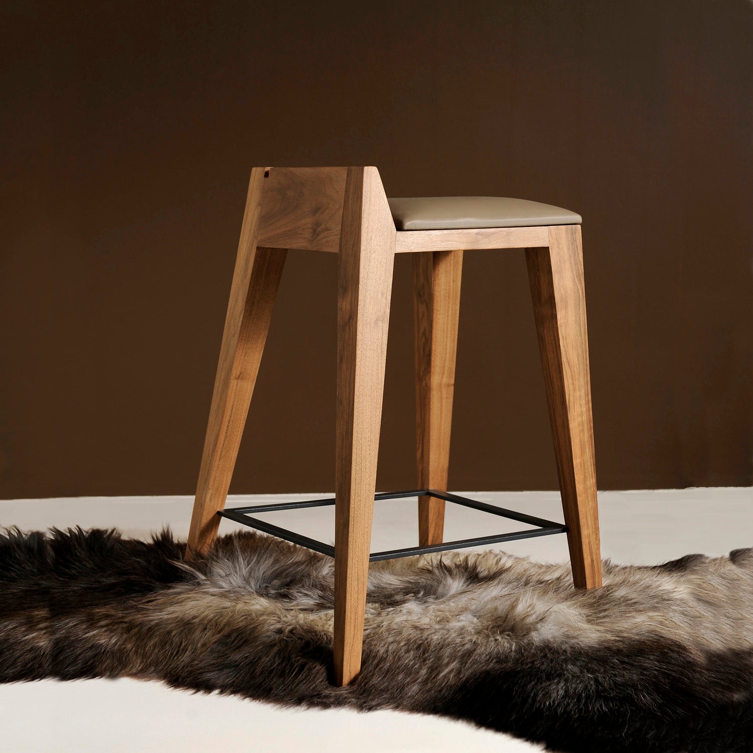 om16.1_walnut_counter_stool_single_bespoke_unit