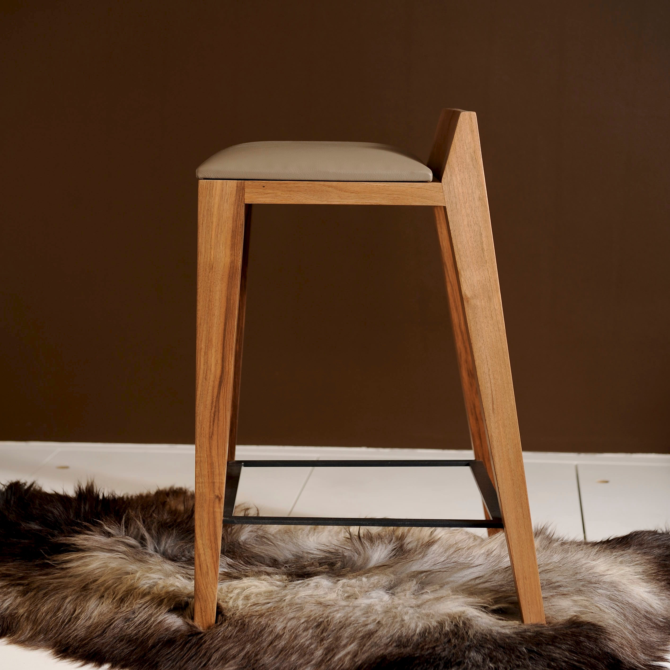 om16.1_walnut_counter_stool_single_bespoke_unit