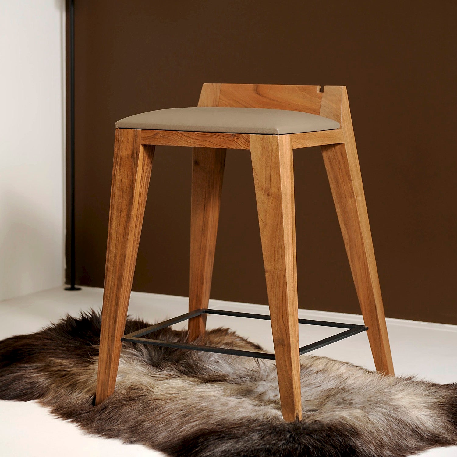 om16.1_walnut_counter_stool_single_bespoke_unit