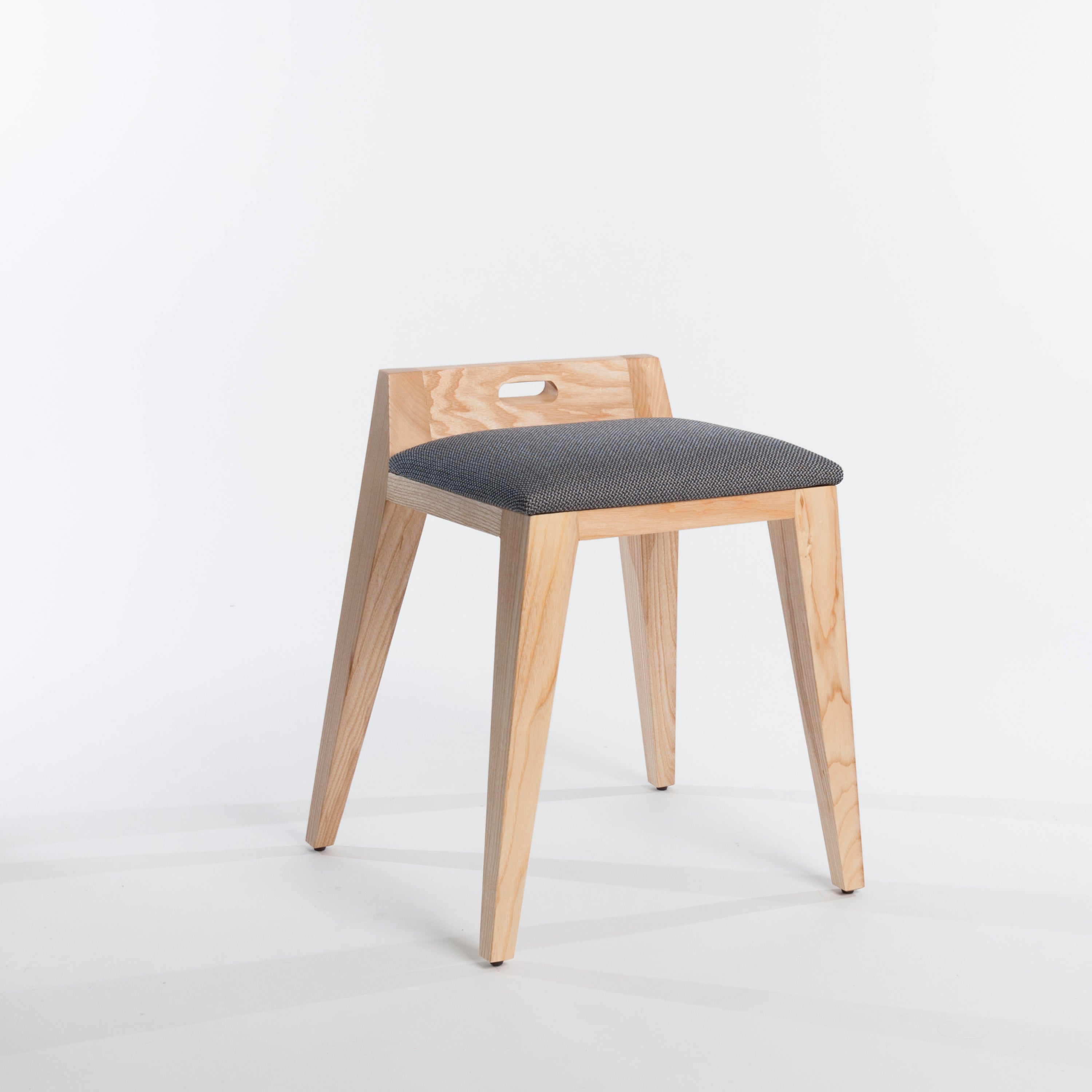om16.2_Natural_solid_ash_stool