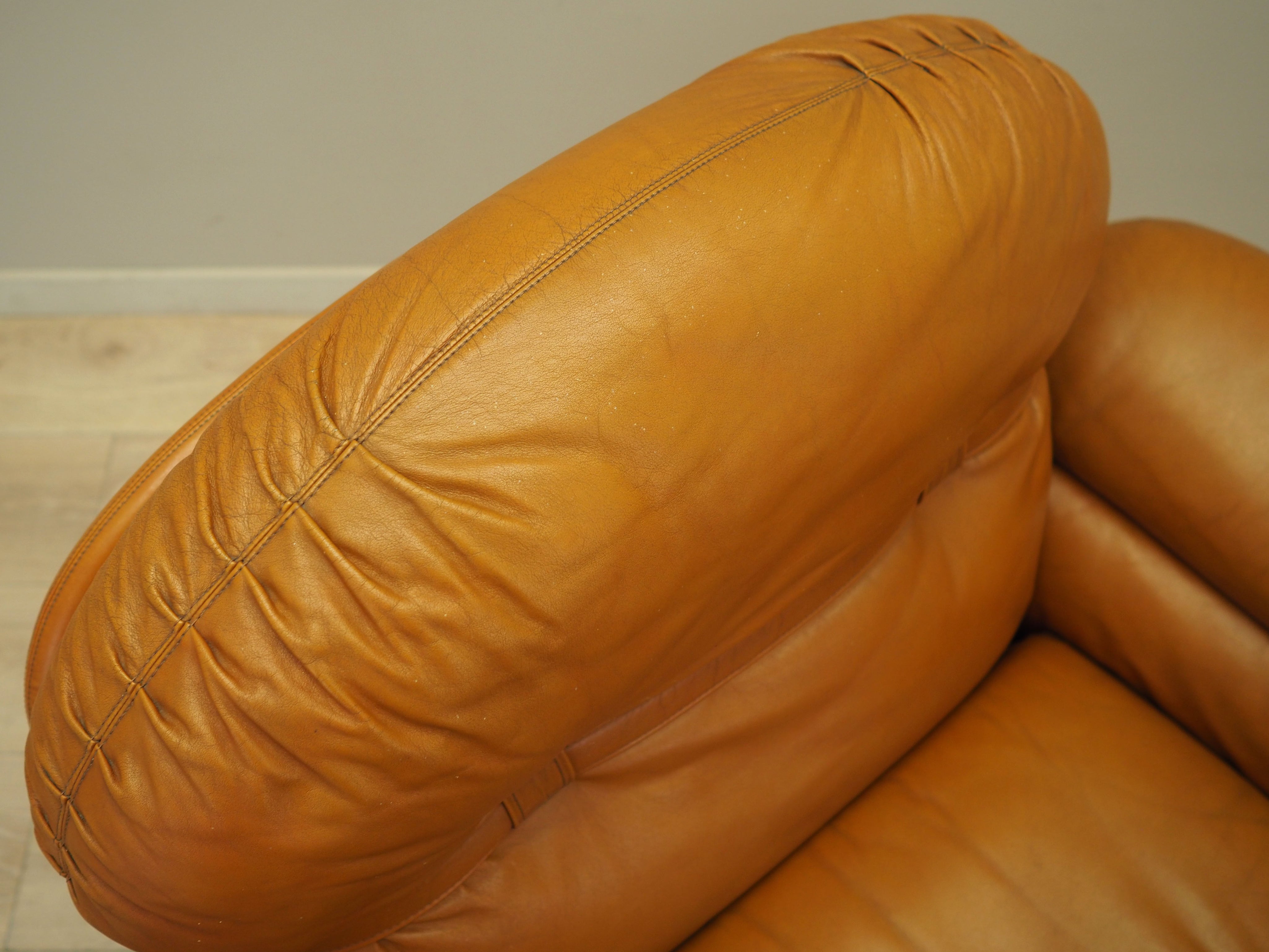 Orange_Armchair,_Natural_Leather,_Space_Age_Design,_1960s,_Italy