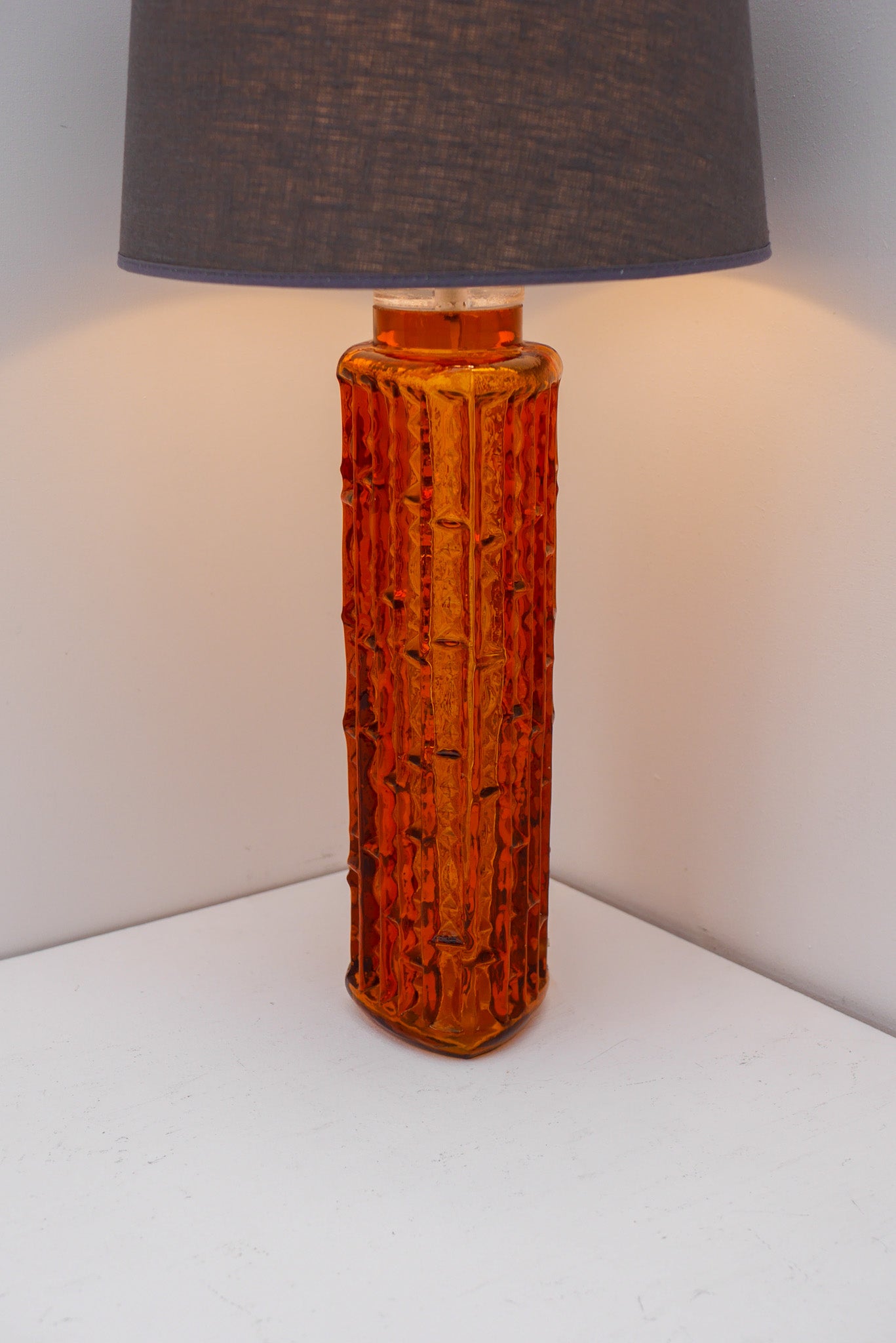 Orrefors_RD_1461_Glass_Table_Lamp_by_Gustav_Leek,_Orange_Glass,_Sweden,_1960s