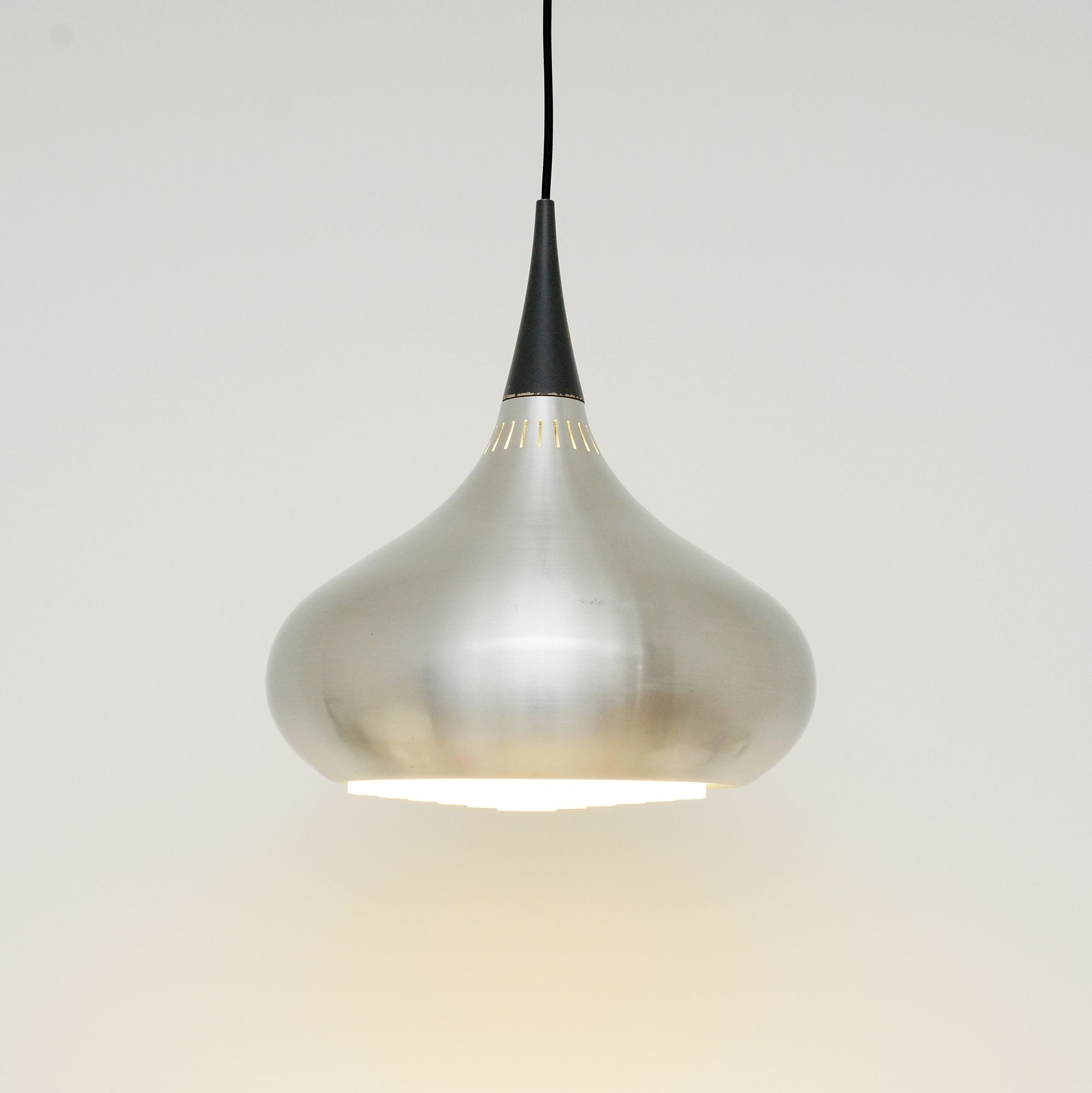 Jo_Hammerborg_Orient_Pendant_Lamp_with_Wooden_Top,_1960s